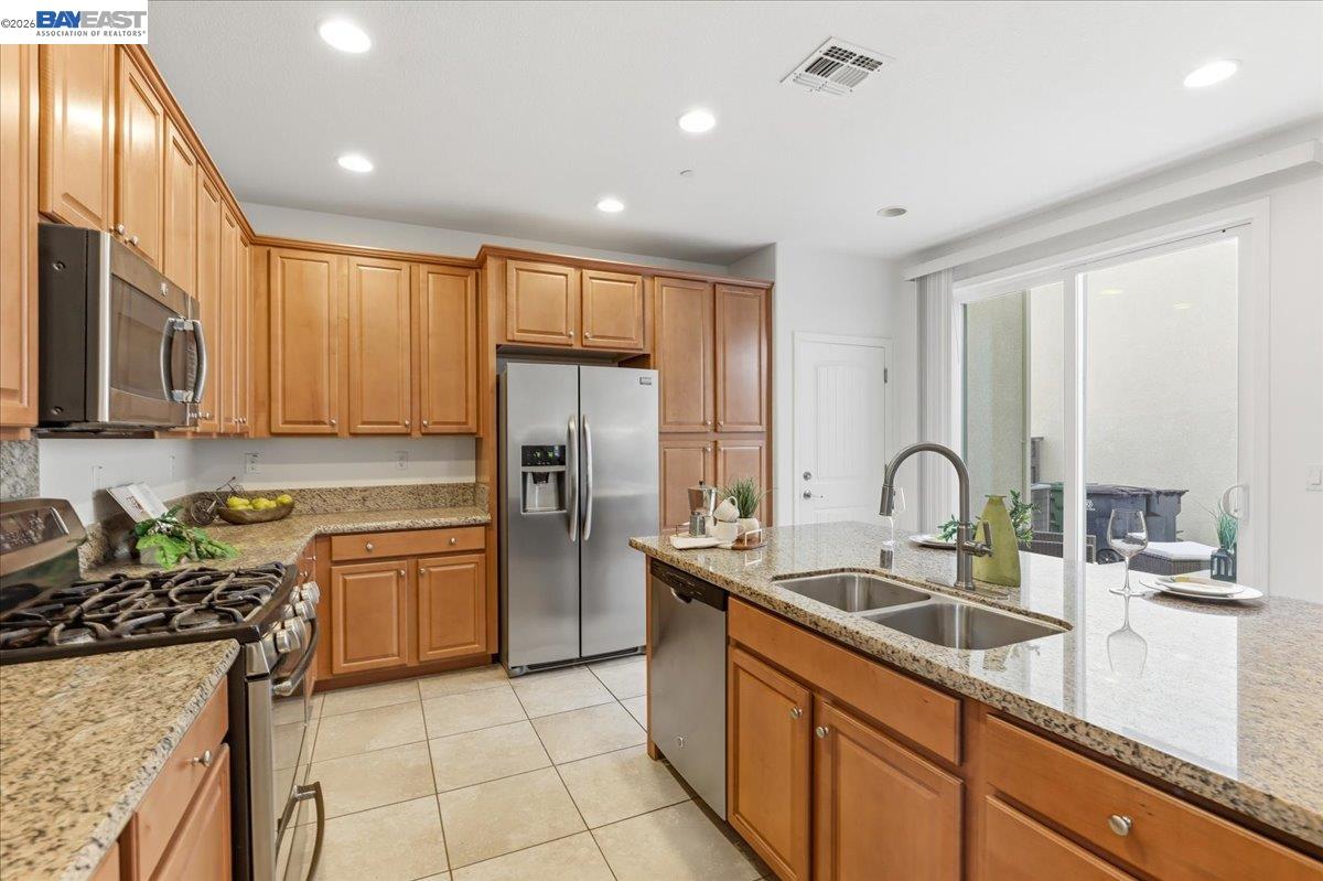 Detail Gallery Image 14 of 40 For 369 W Tuscan Ln, Mountain House,  CA 95391 - 4 Beds | 3 Baths