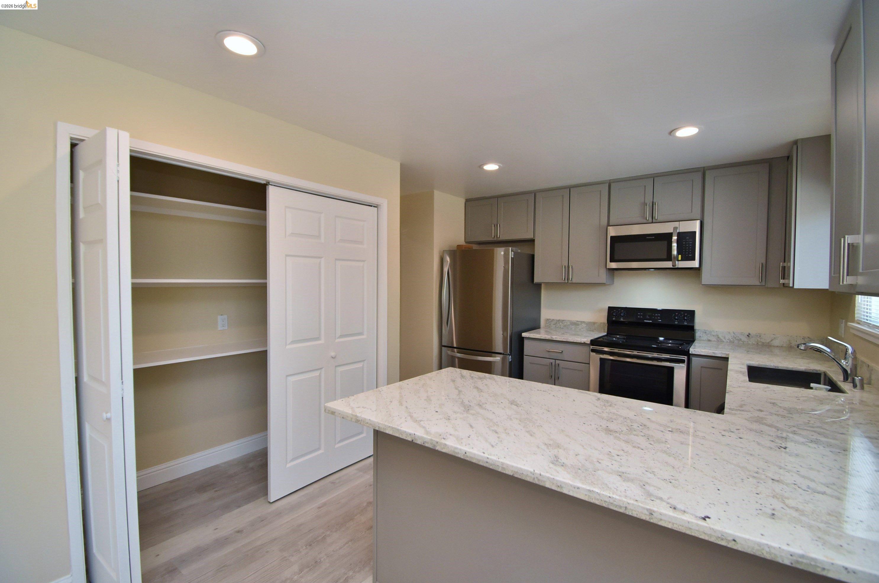 Detail Gallery Image 2 of 19 For 40232 Blanchard Street, Fremont,  CA 94538-9999 - 3 Beds | 2 Baths