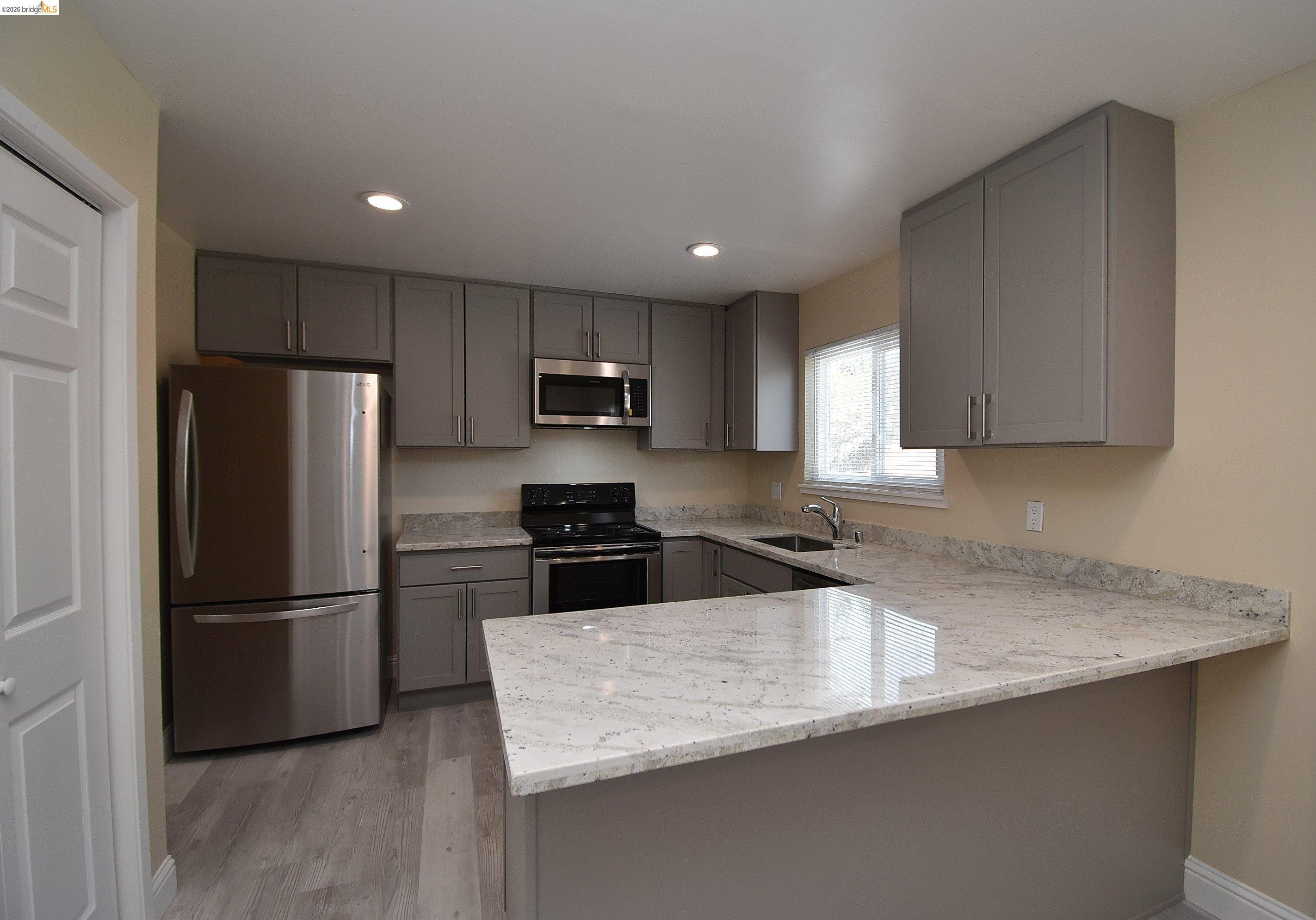 Detail Gallery Image 4 of 19 For 40232 Blanchard Street, Fremont,  CA 94538-9999 - 3 Beds | 2 Baths