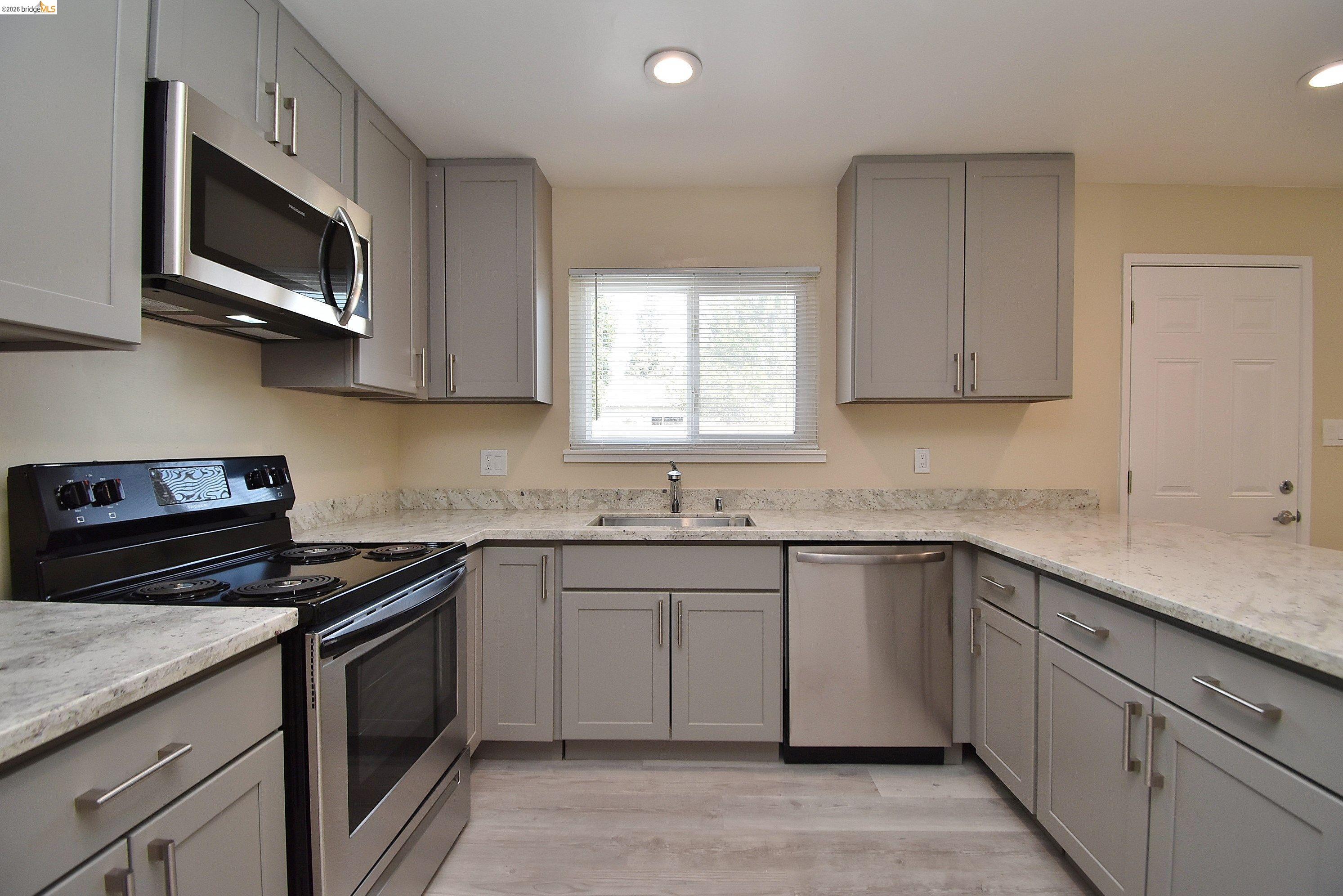 Detail Gallery Image 7 of 19 For 40232 Blanchard Street, Fremont,  CA 94538-9999 - 3 Beds | 2 Baths