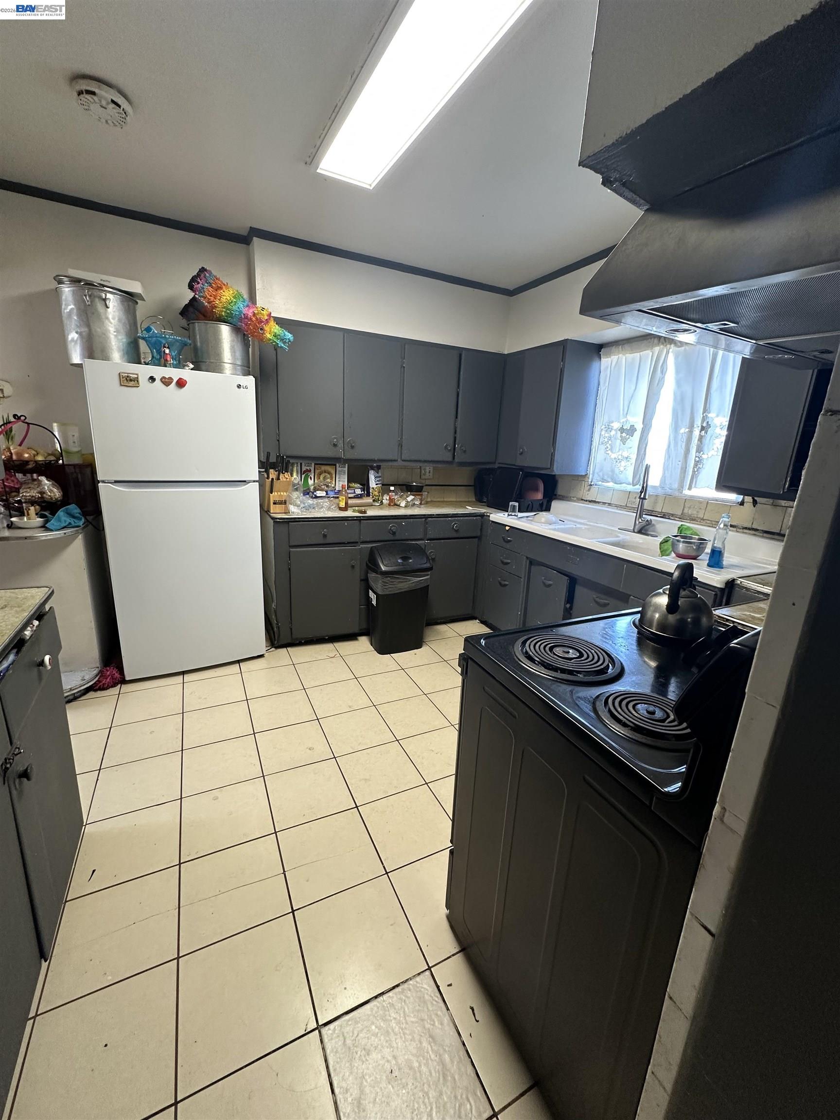 Detail Gallery Image 12 of 15 For 1538 39th Avenue, Oakland,  CA 94601 - – Beds | – Baths