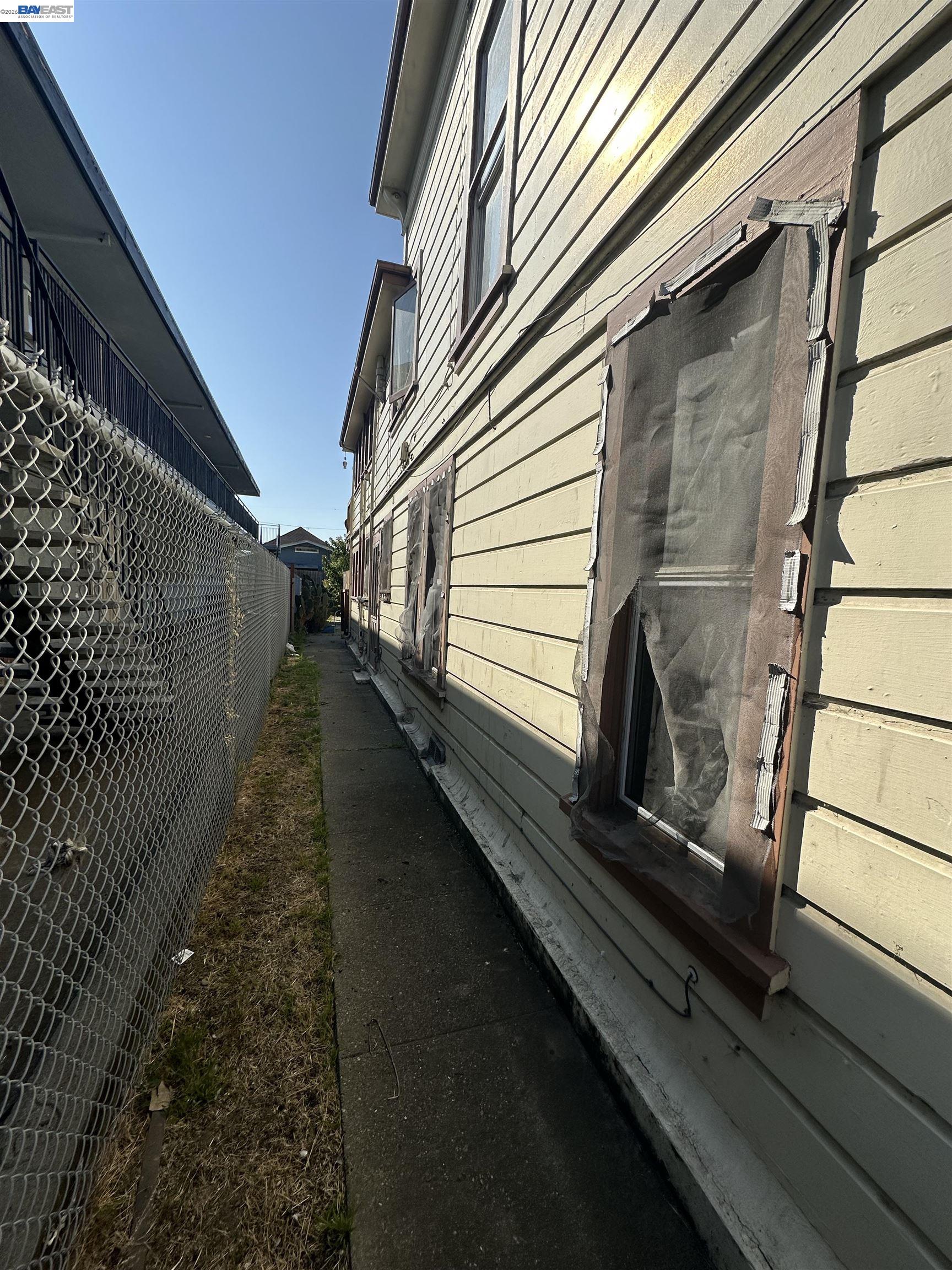 Detail Gallery Image 4 of 15 For 1538 39th Avenue, Oakland,  CA 94601 - – Beds | – Baths