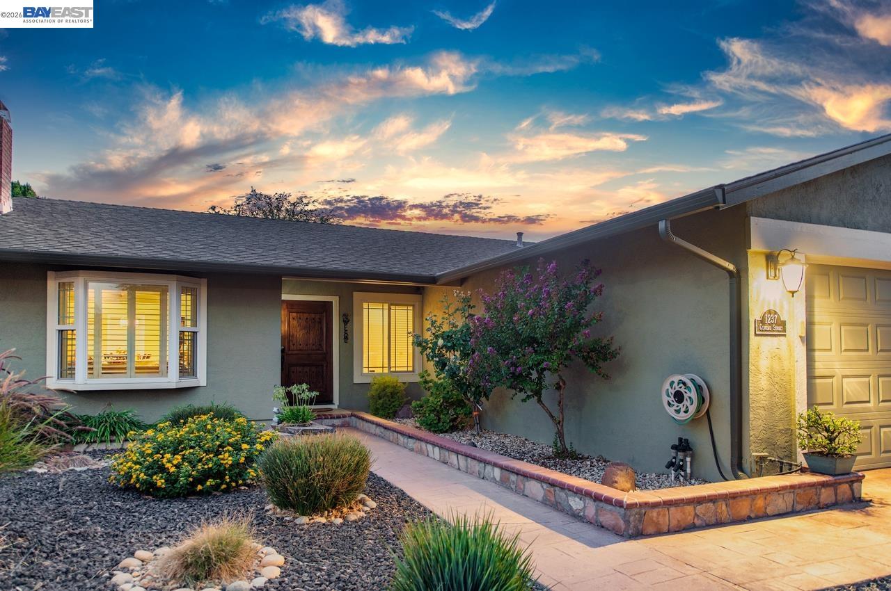 Detail Gallery Image 2 of 37 For 1237 Concord St, Pleasanton,  CA 94566 - 3 Beds | 2 Baths