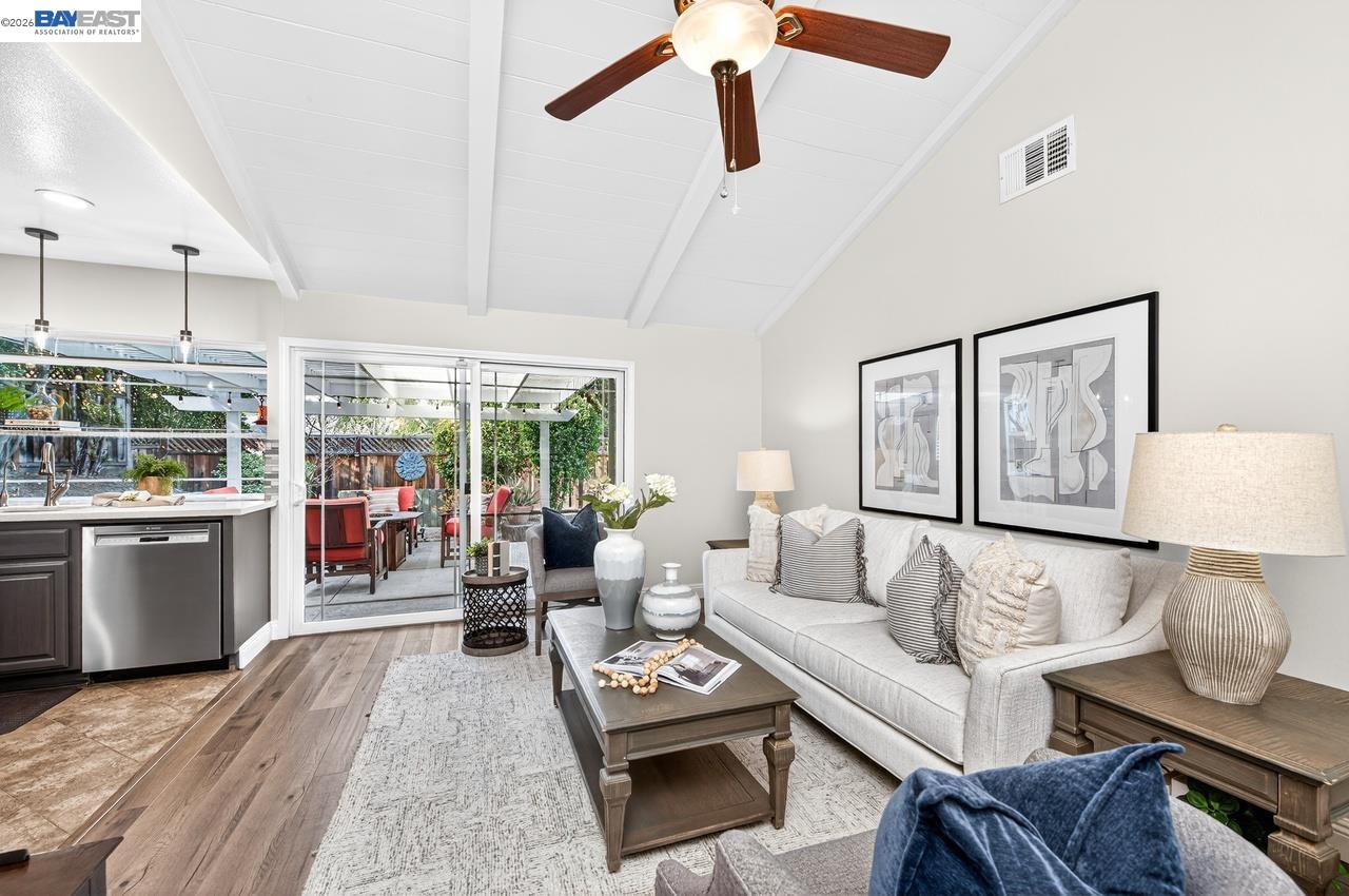 Detail Gallery Image 9 of 37 For 1237 Concord St, Pleasanton,  CA 94566 - 3 Beds | 2 Baths