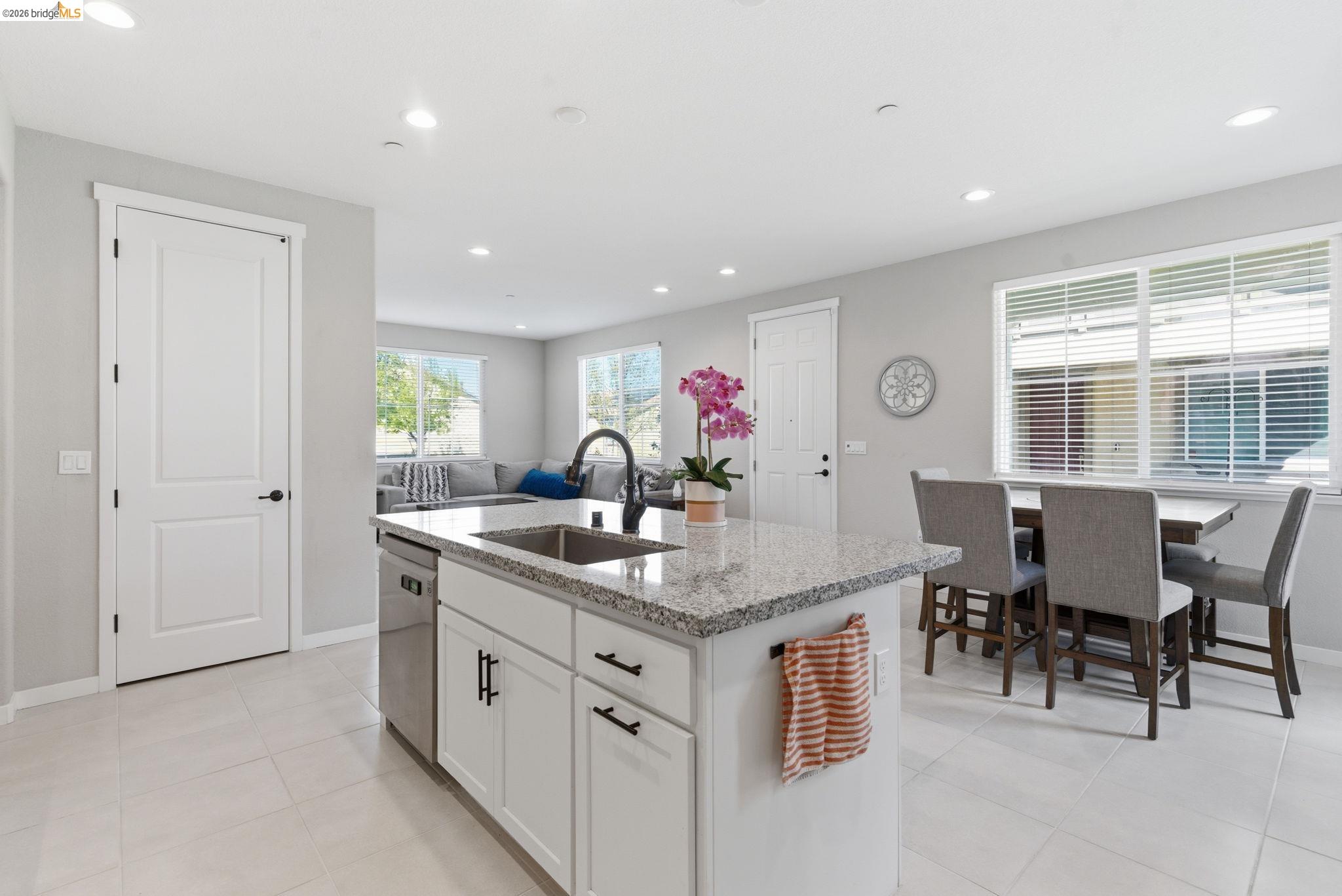 Detail Gallery Image 15 of 58 For 2318 Rustic Oak Ln, Rio Vista,  CA 94571 - 2 Beds | 2 Baths