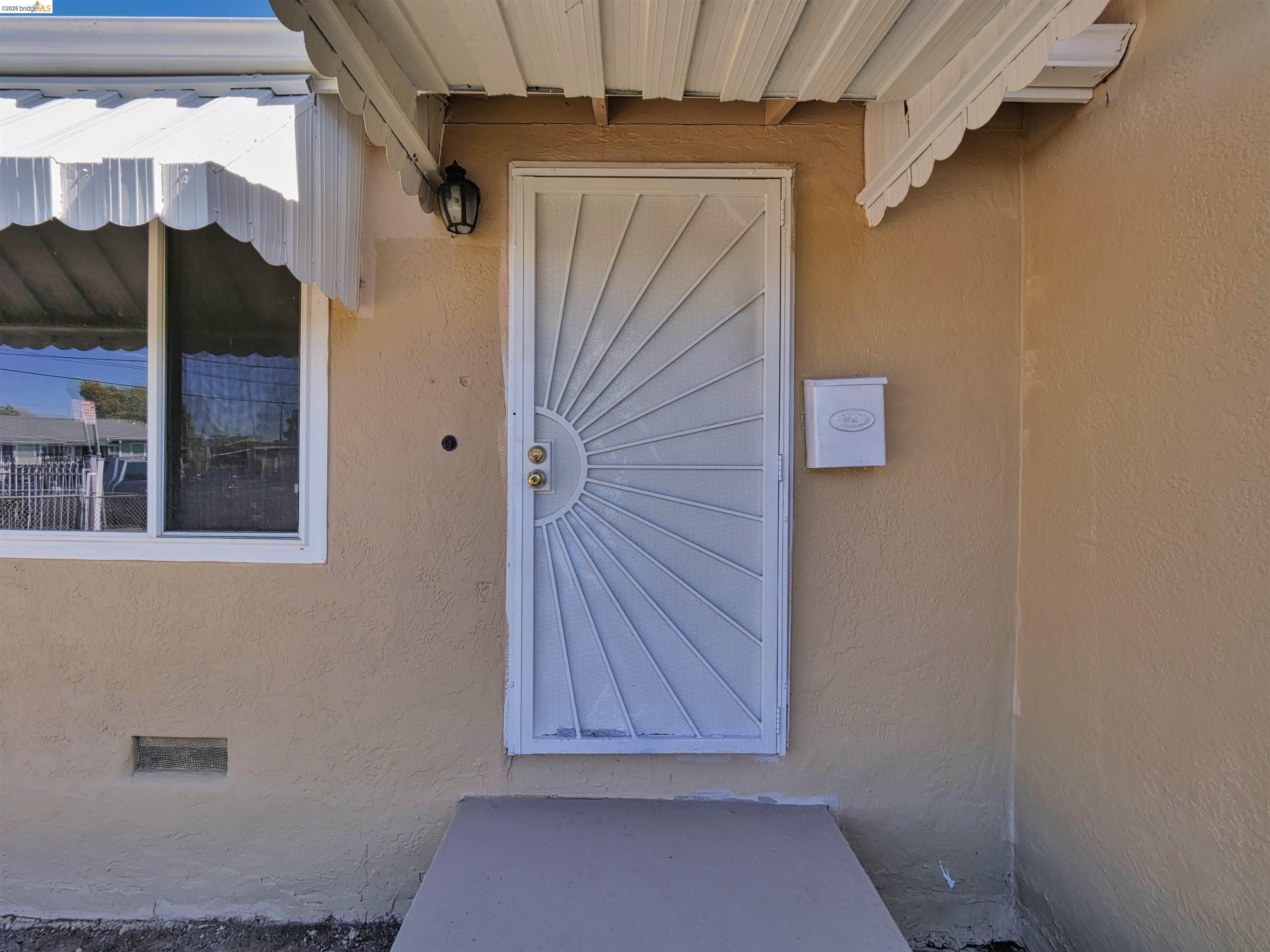 Detail Gallery Image 12 of 56 For 138 Eldridge Avenue, Oakland,  CA 94603 - 3 Beds | 1 Baths