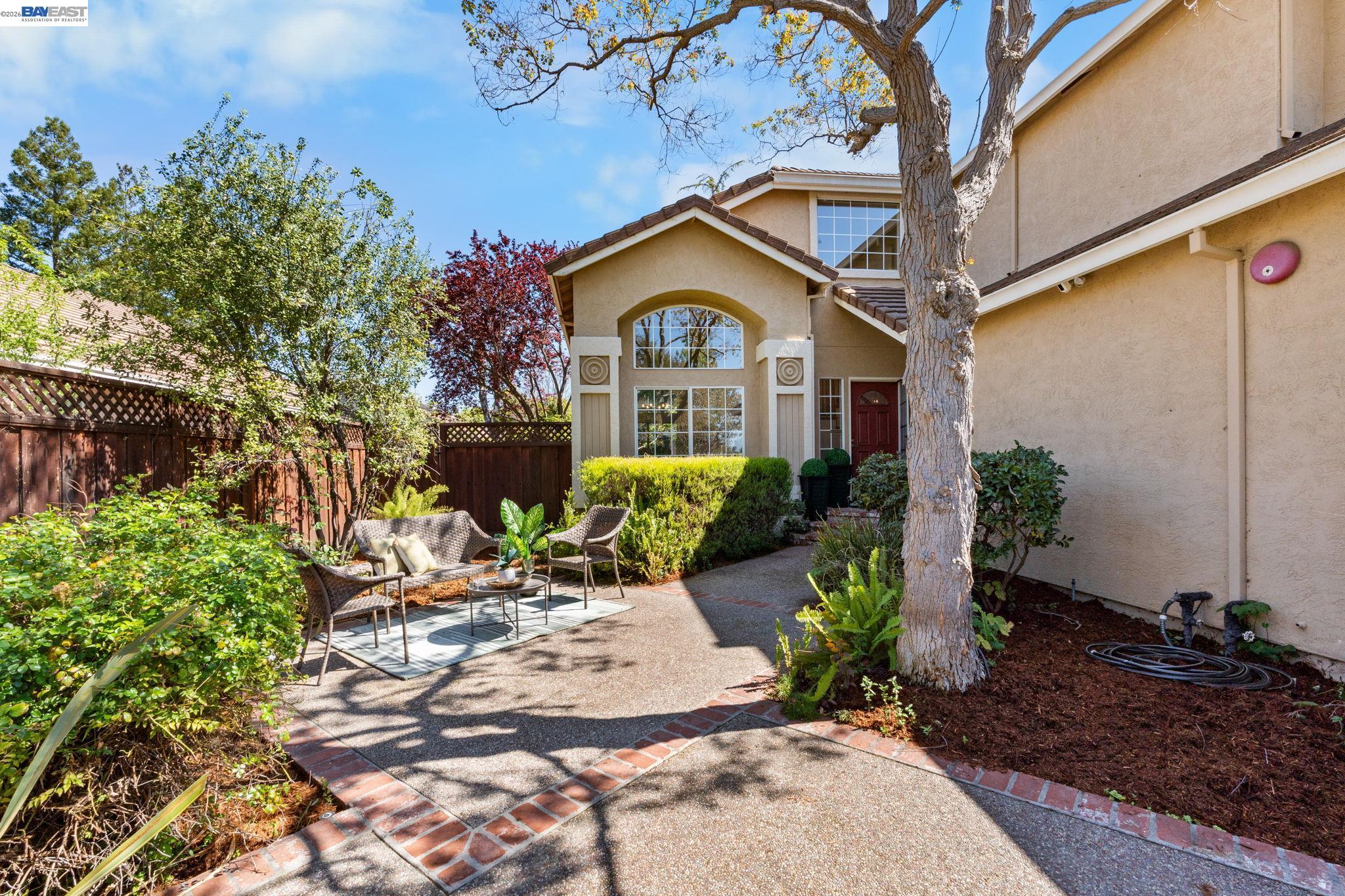 Detail Gallery Image 5 of 31 For 912 Loyola Way, Livermore,  CA 94550 - 4 Beds | 3 Baths