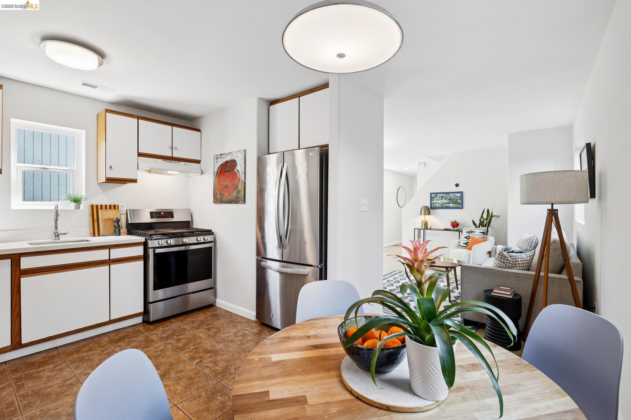 Detail Gallery Image 13 of 36 For 1738 10th St, Oakland,  CA 94607 - 2 Beds | 2/1 Baths