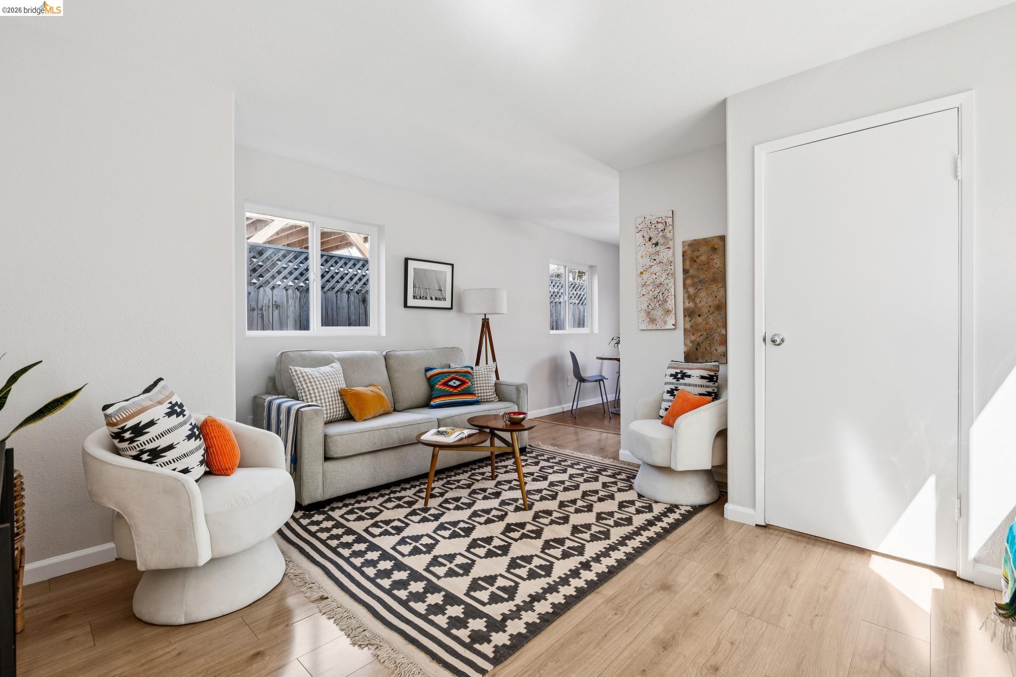 Detail Gallery Image 4 of 36 For 1738 10th St, Oakland,  CA 94607 - 2 Beds | 2/1 Baths