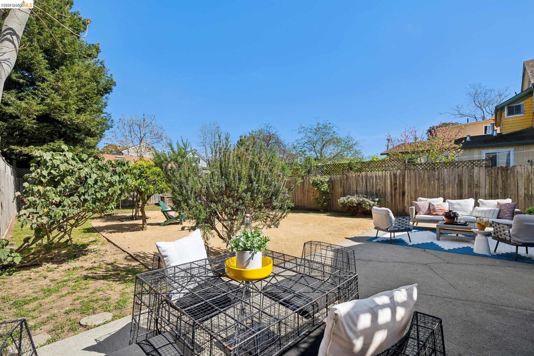 Detail Gallery Image 32 of 36 For 1738 10th St, Oakland,  CA 94607 - 2 Beds | 2/1 Baths