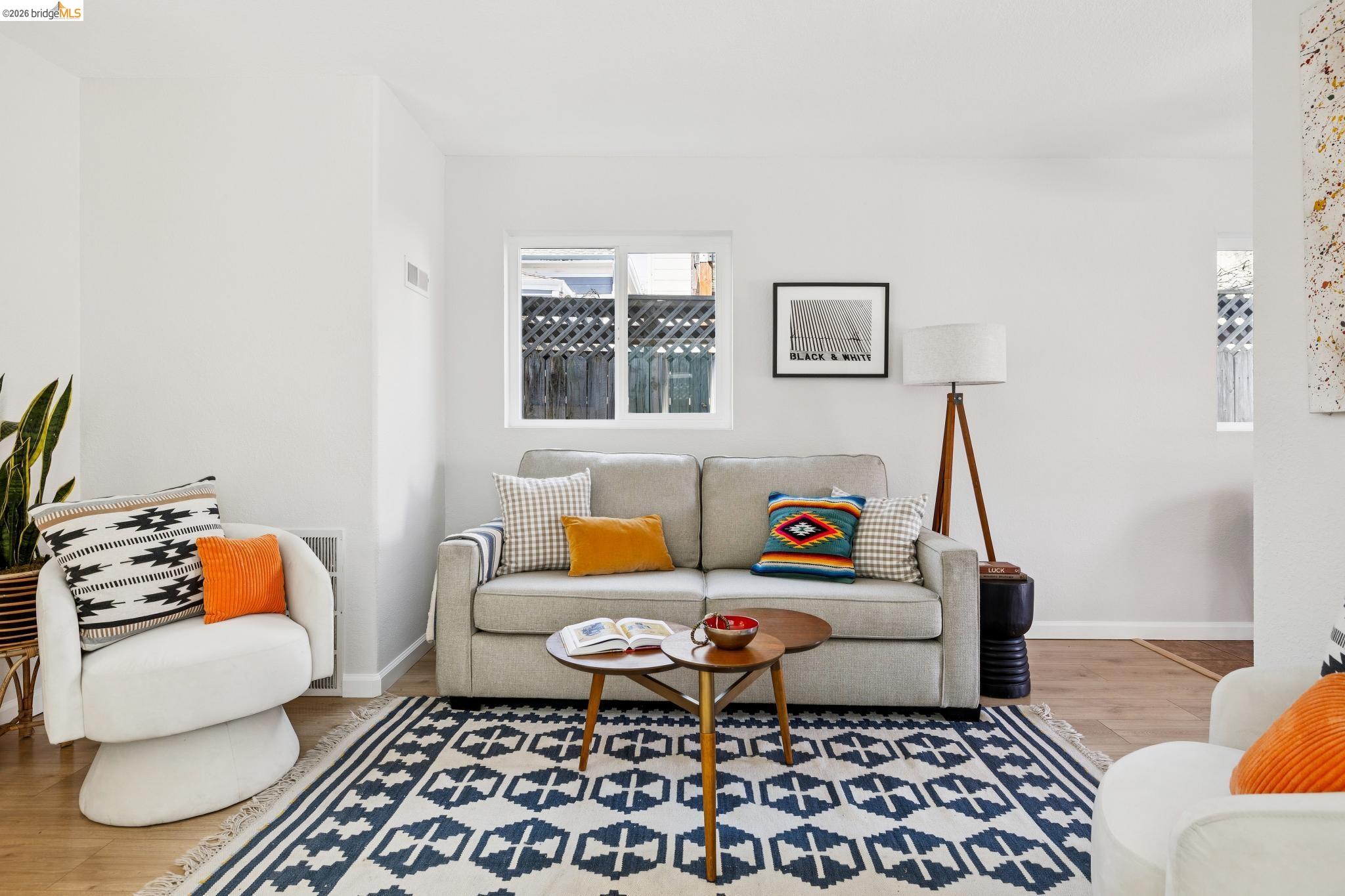 Detail Gallery Image 5 of 36 For 1738 10th St, Oakland,  CA 94607 - 2 Beds | 2/1 Baths