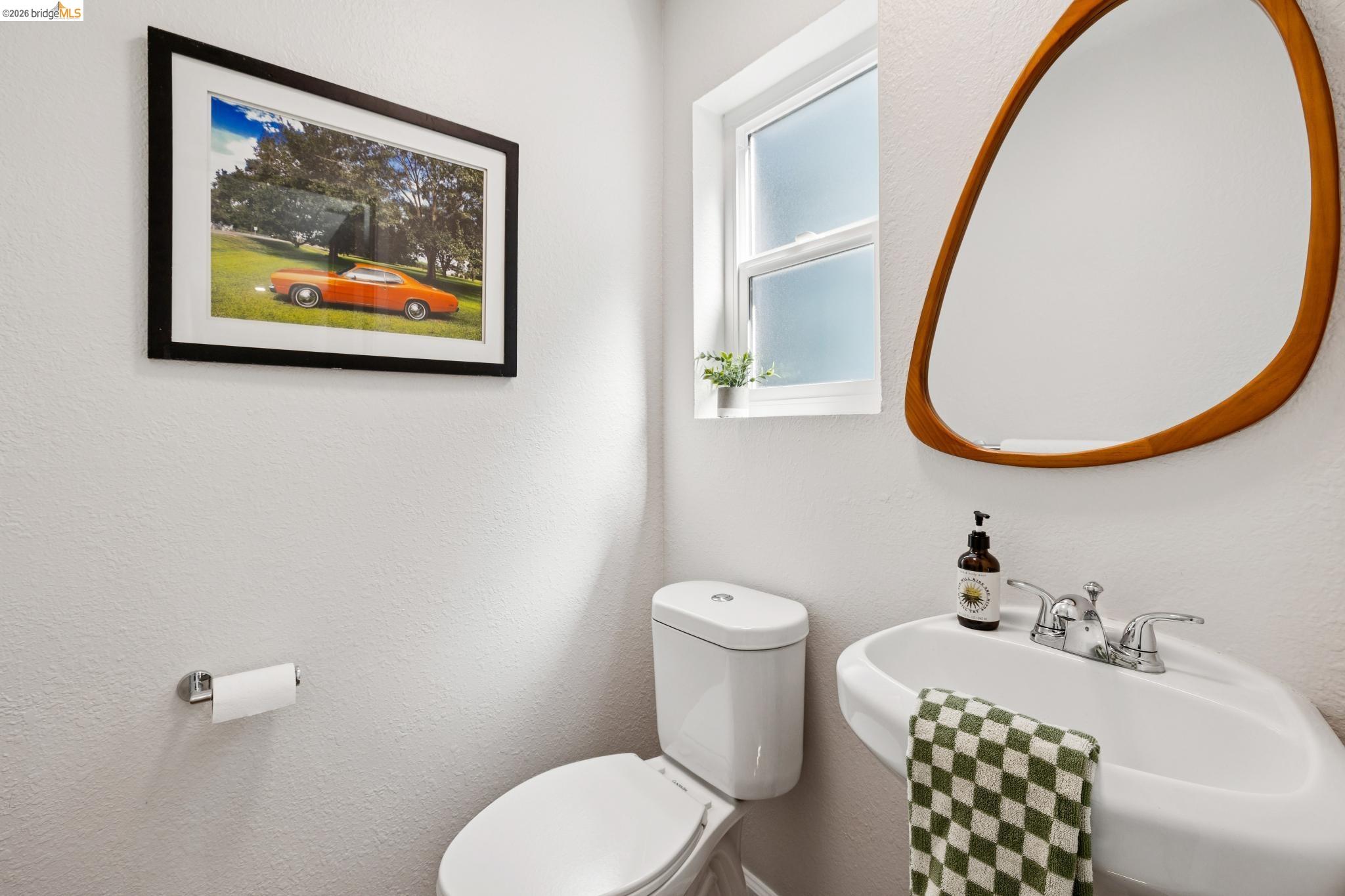 Detail Gallery Image 8 of 36 For 1738 10th St, Oakland,  CA 94607 - 2 Beds | 2/1 Baths