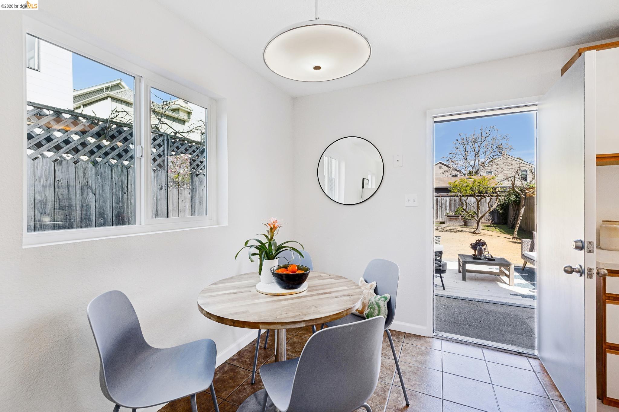 Detail Gallery Image 9 of 36 For 1738 10th St, Oakland,  CA 94607 - 2 Beds | 2/1 Baths