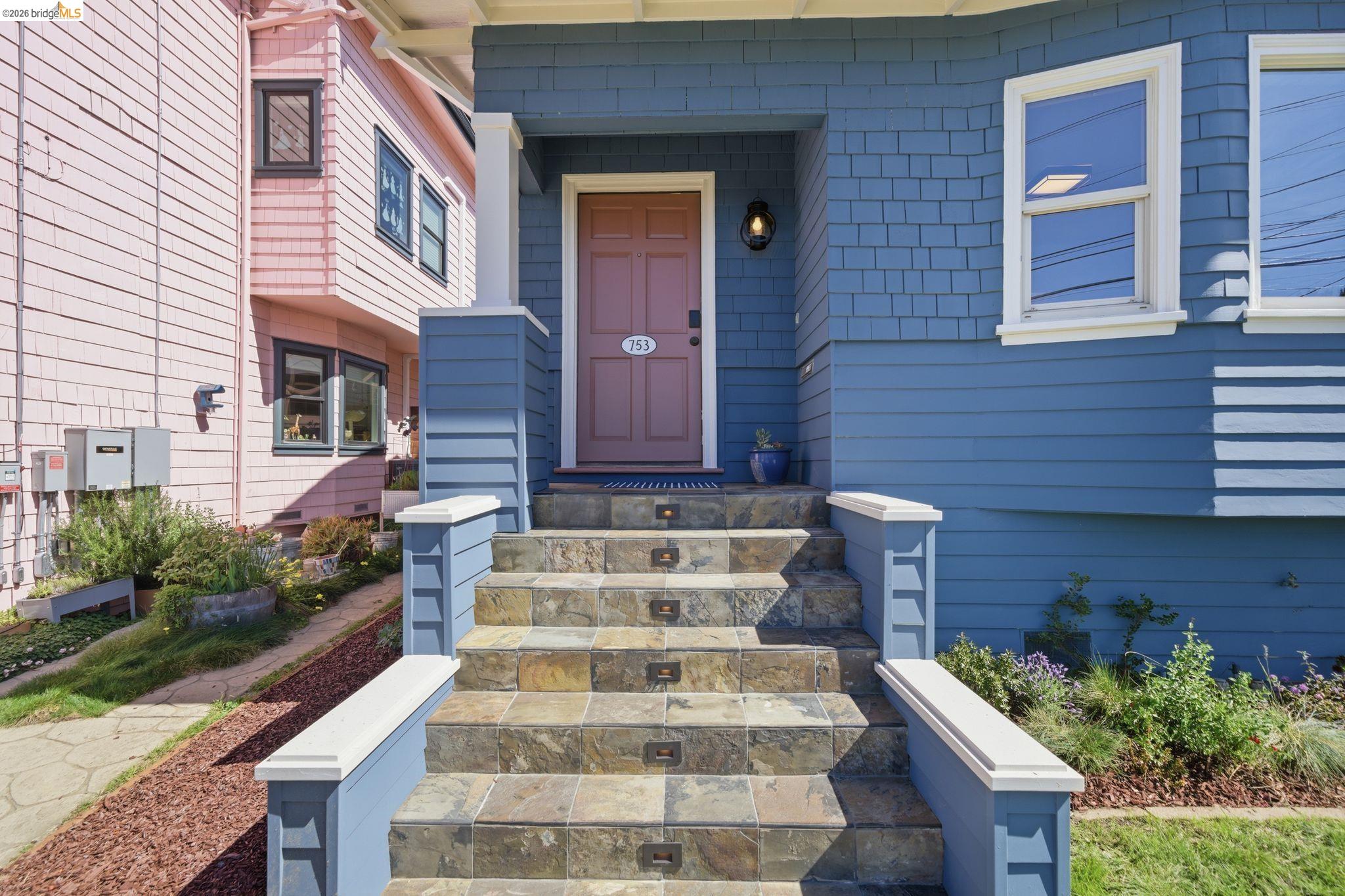 Detail Gallery Image 9 of 58 For 753 Peralta Avenue, Berkeley,  CA 94707 - 2 Beds | 2 Baths