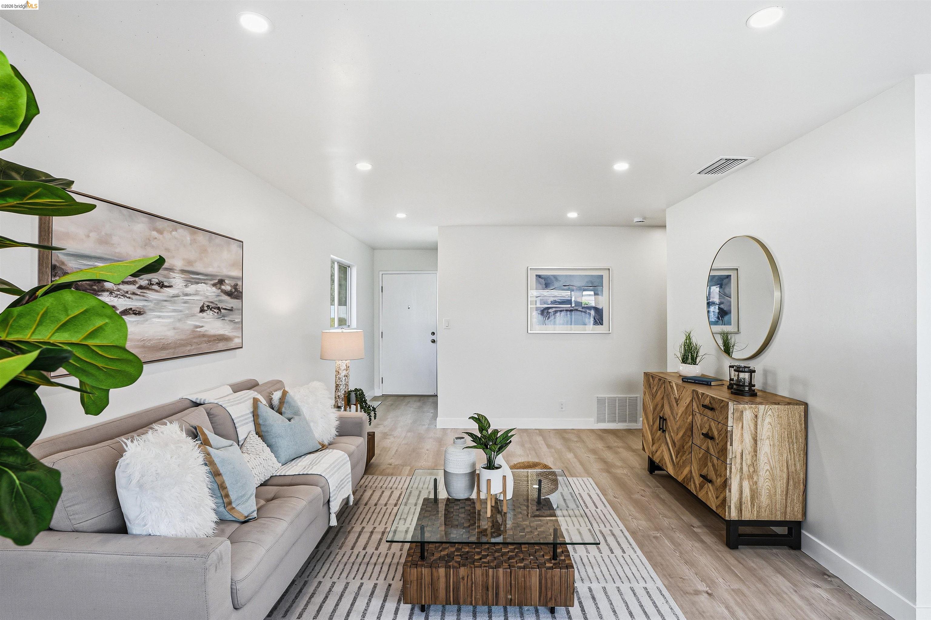 Photo #6: 41127602 Listing: Photo #6