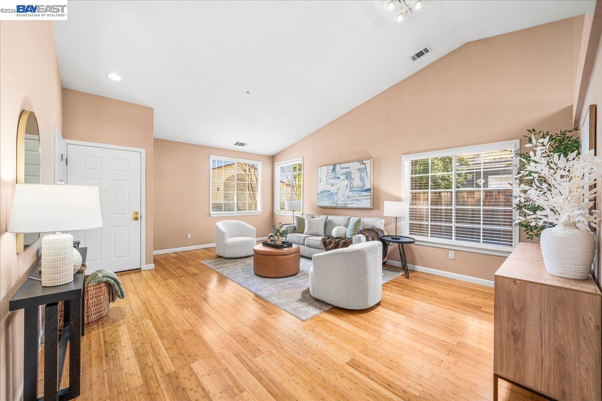 Detail Gallery Image 2 of 33 For 1727 Sutter St, Livermore,  CA 94551 - 3 Beds | 2 Baths