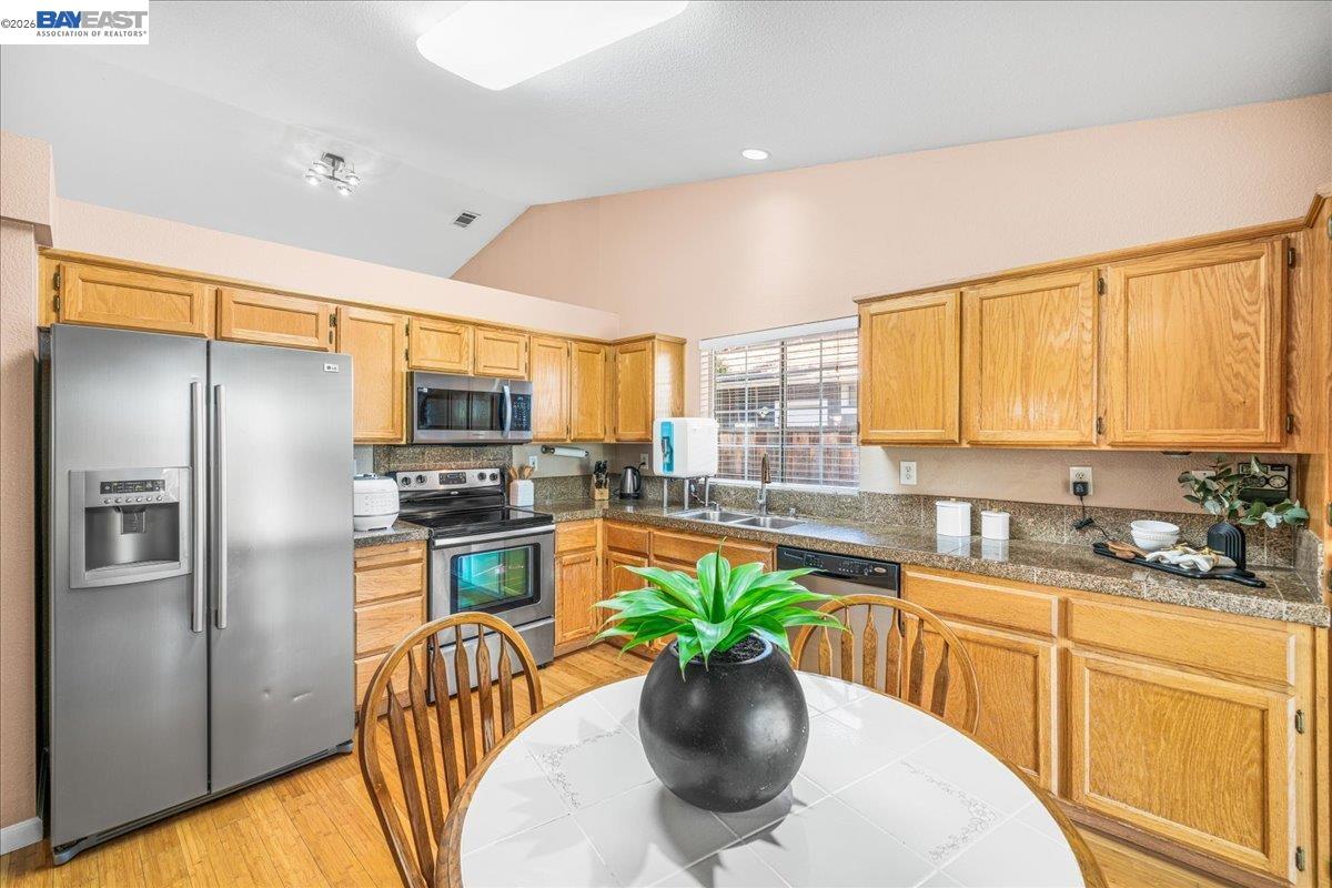 Detail Gallery Image 11 of 33 For 1727 Sutter St, Livermore,  CA 94551 - 3 Beds | 2 Baths