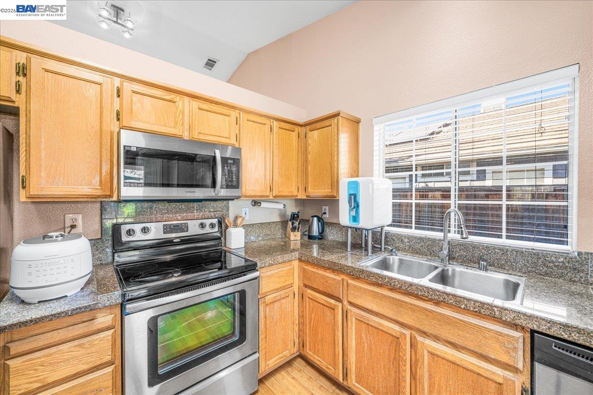 Detail Gallery Image 13 of 33 For 1727 Sutter St, Livermore,  CA 94551 - 3 Beds | 2 Baths