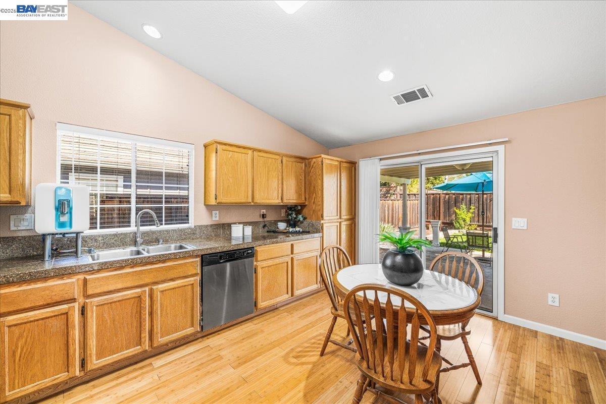 Detail Gallery Image 14 of 33 For 1727 Sutter St, Livermore,  CA 94551 - 3 Beds | 2 Baths