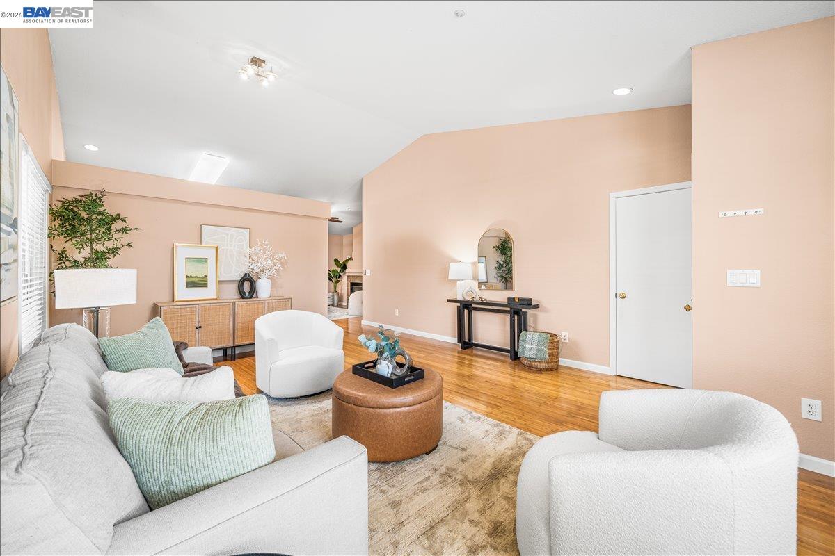 Detail Gallery Image 5 of 33 For 1727 Sutter St, Livermore,  CA 94551 - 3 Beds | 2 Baths