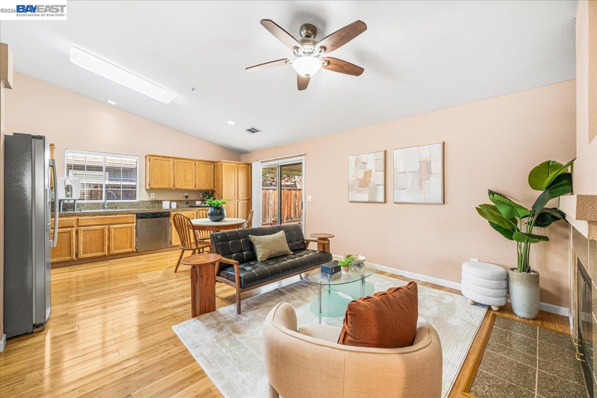 Detail Gallery Image 8 of 33 For 1727 Sutter St, Livermore,  CA 94551 - 3 Beds | 2 Baths