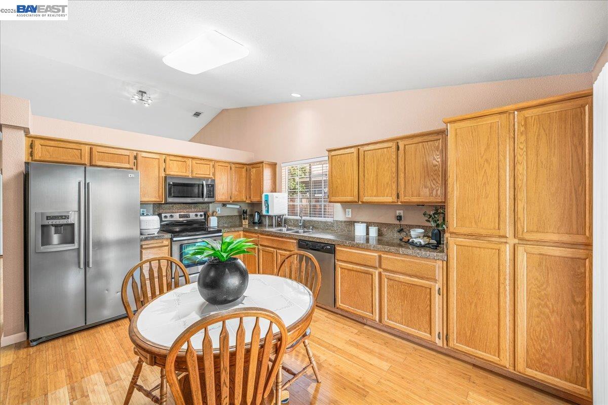 Detail Gallery Image 10 of 33 For 1727 Sutter St, Livermore,  CA 94551 - 3 Beds | 2 Baths