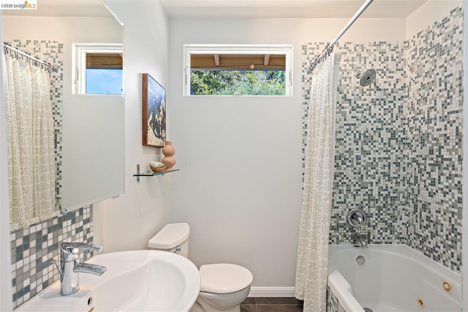 Detail Gallery Image 14 of 55 For 1950 Hopkins Street, Berkeley,  CA 94707 - 2 Beds | 2 Baths