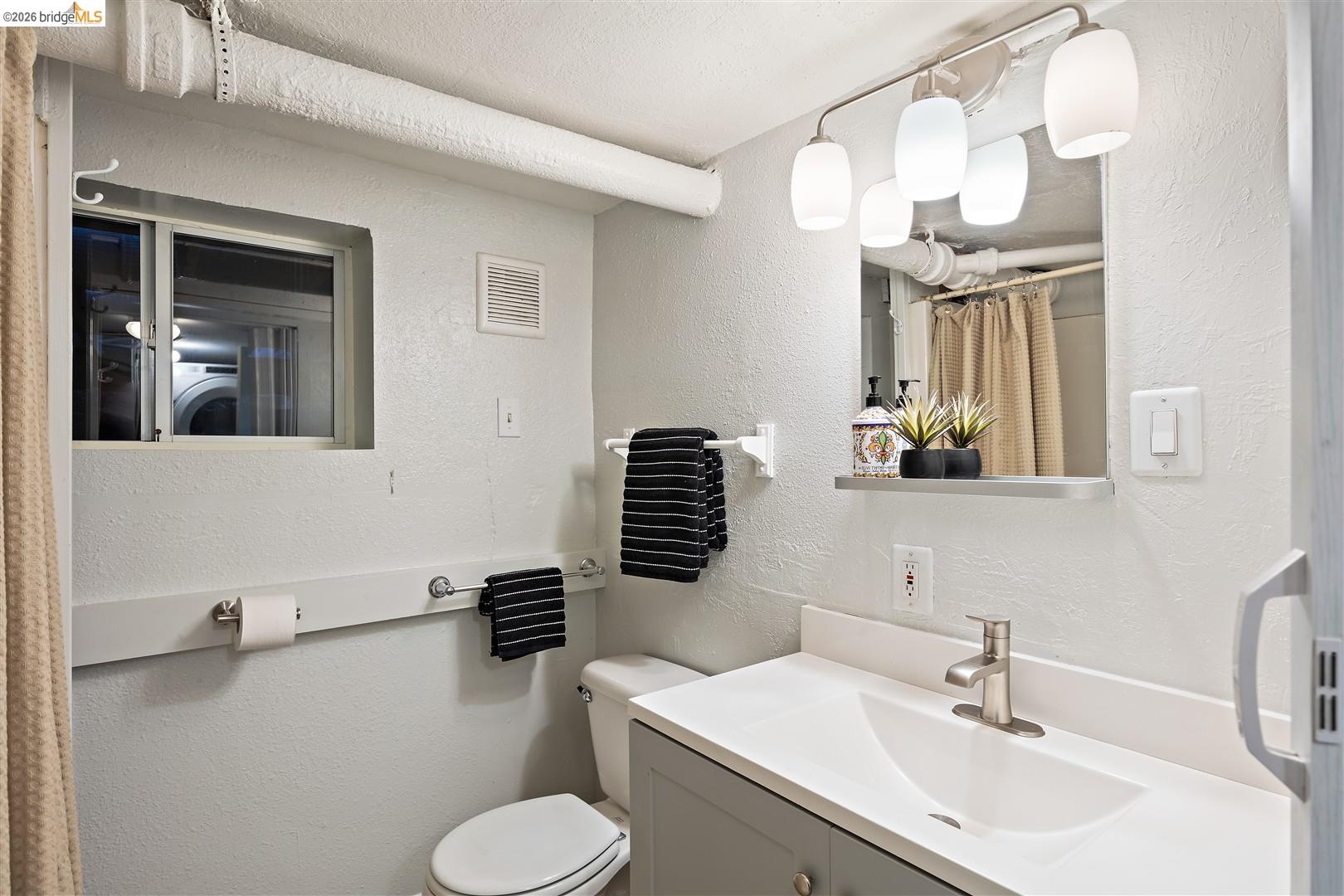 Detail Gallery Image 26 of 55 For 1950 Hopkins Street, Berkeley,  CA 94707 - 2 Beds | 2 Baths