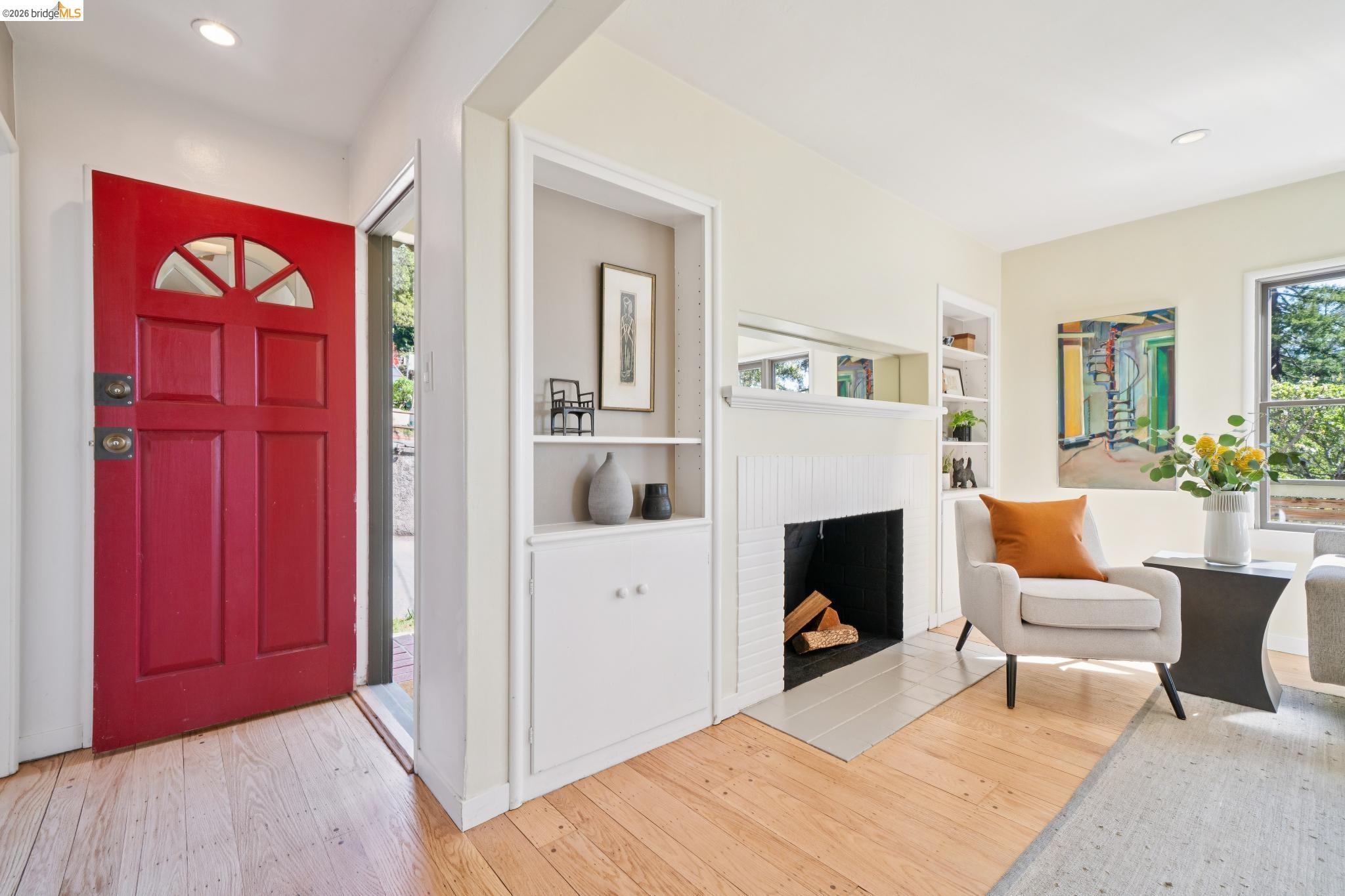 Detail Gallery Image 3 of 49 For 1698 La Loma Ave, Berkeley,  CA 94709 - 1 Beds | 1 Baths