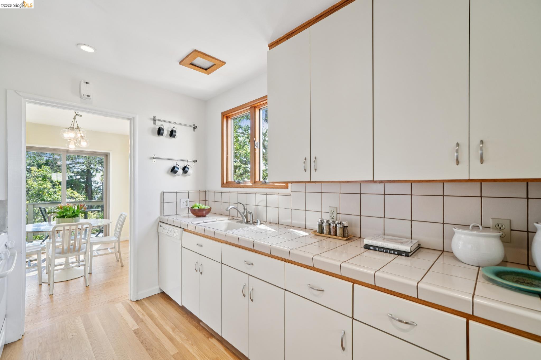 Detail Gallery Image 25 of 49 For 1698 La Loma Ave, Berkeley,  CA 94709 - 1 Beds | 1 Baths