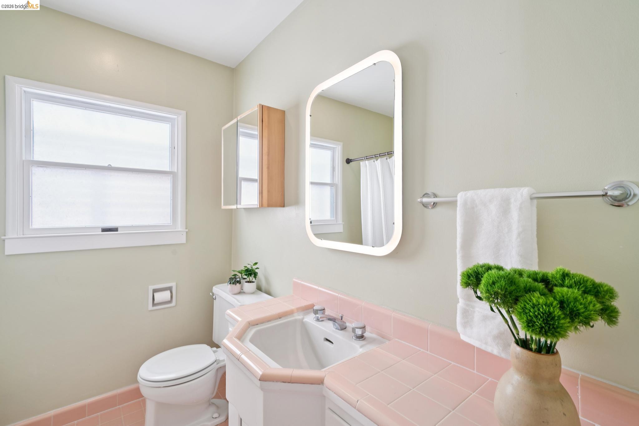 Detail Gallery Image 36 of 49 For 1698 La Loma Ave, Berkeley,  CA 94709 - 1 Beds | 1 Baths