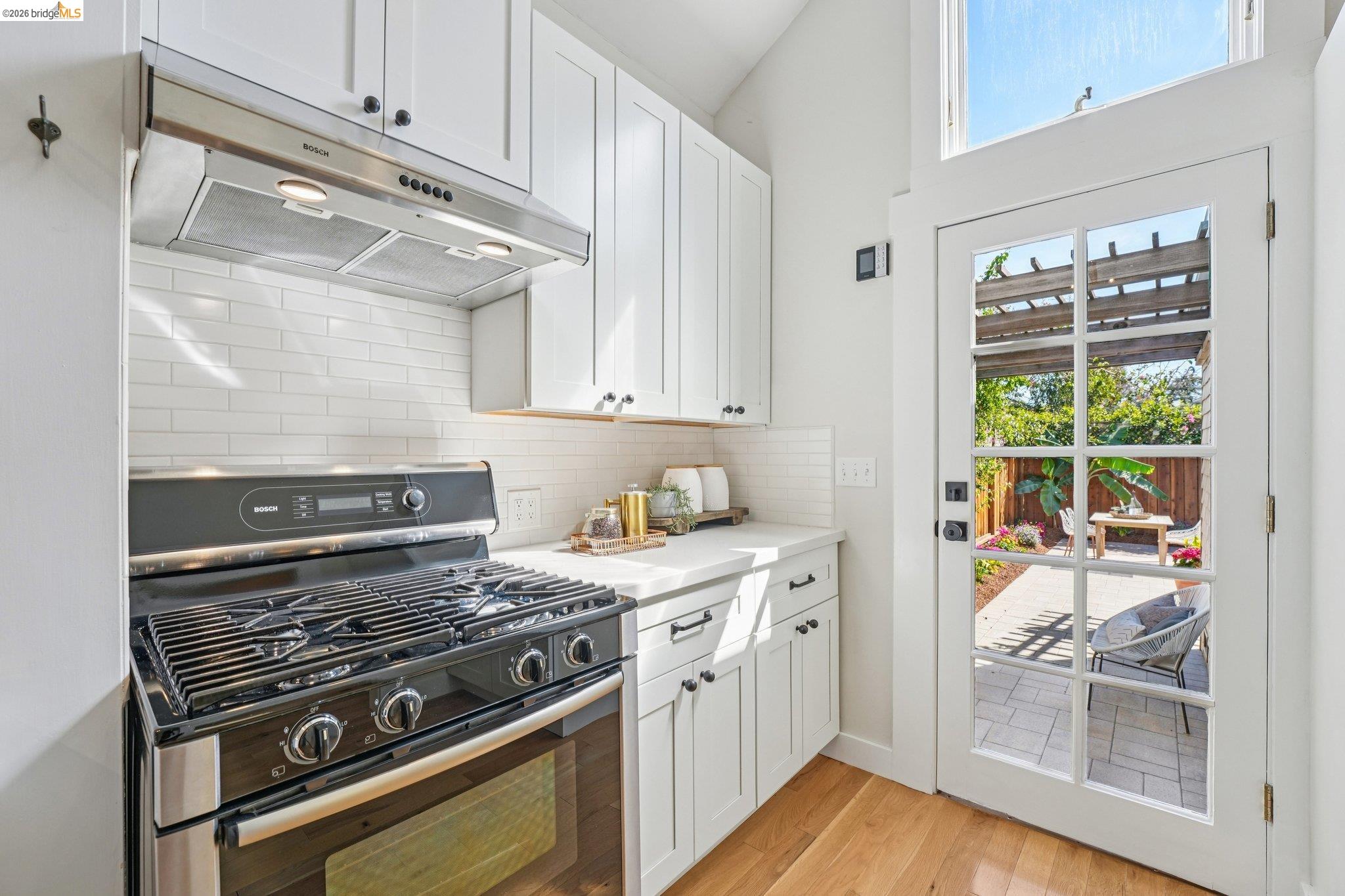 Detail Gallery Image 11 of 30 For 491 Mcauley St, Oakland,  CA 94609 - 3 Beds | 2 Baths