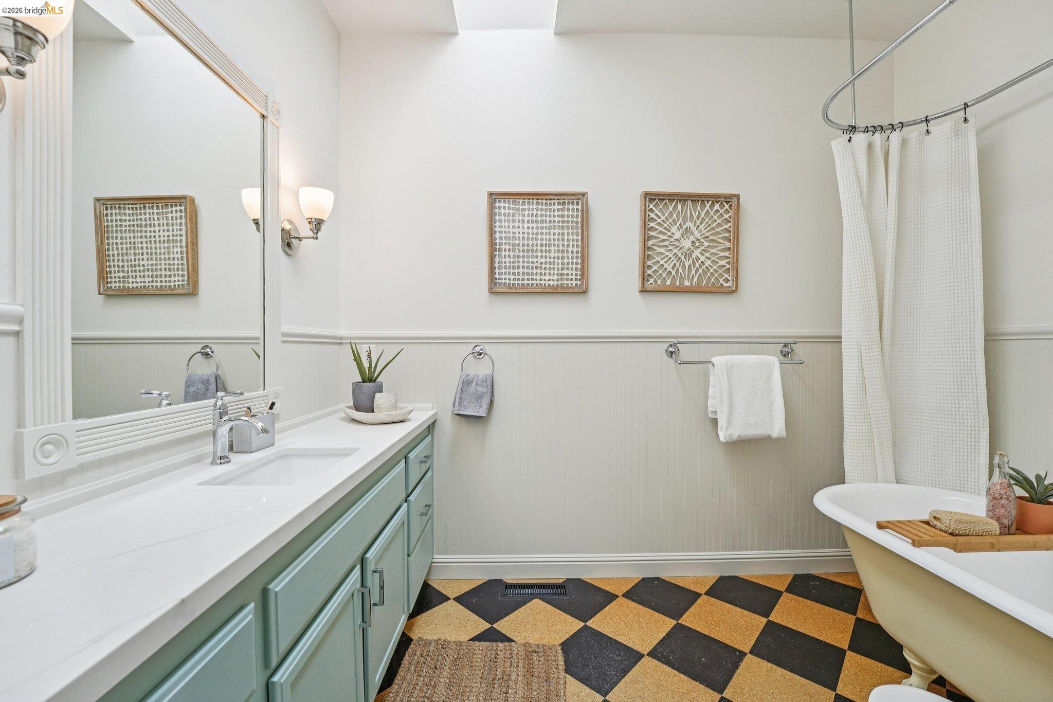 Detail Gallery Image 21 of 30 For 491 Mcauley St, Oakland,  CA 94609 - 3 Beds | 2 Baths