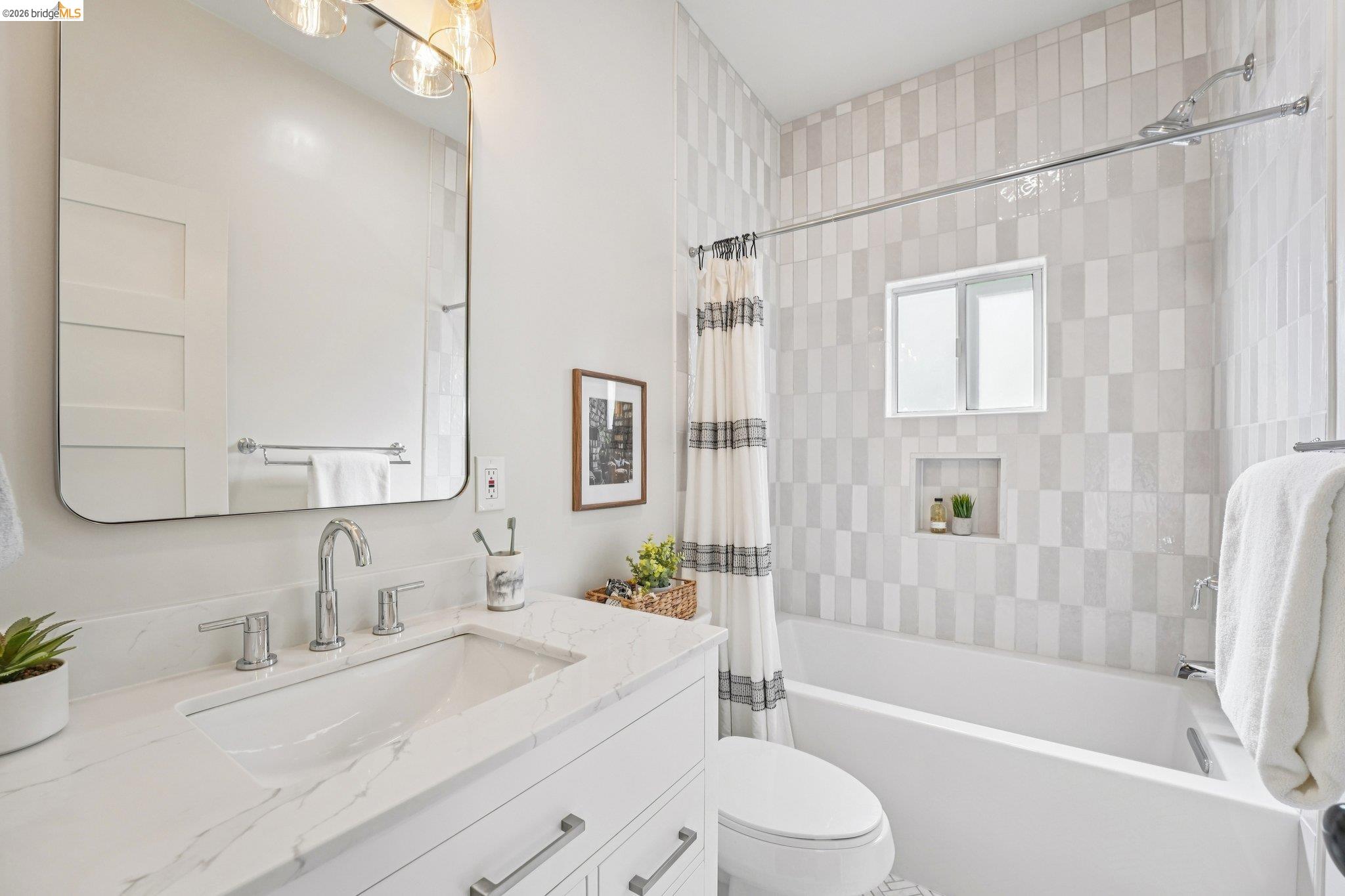 Detail Gallery Image 22 of 30 For 491 Mcauley St, Oakland,  CA 94609 - 3 Beds | 2 Baths