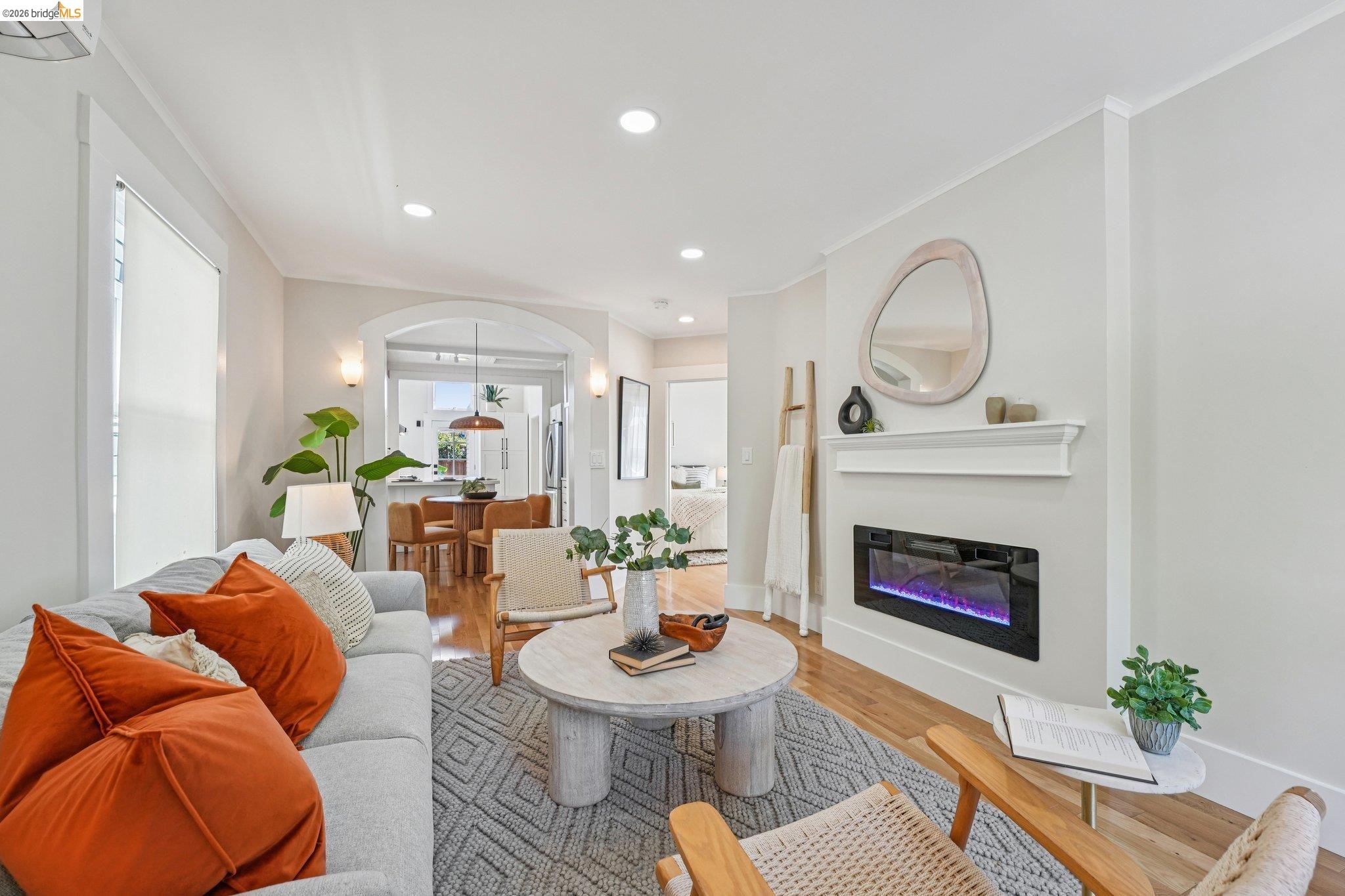 Detail Gallery Image 4 of 30 For 491 Mcauley St, Oakland,  CA 94609 - 3 Beds | 2 Baths