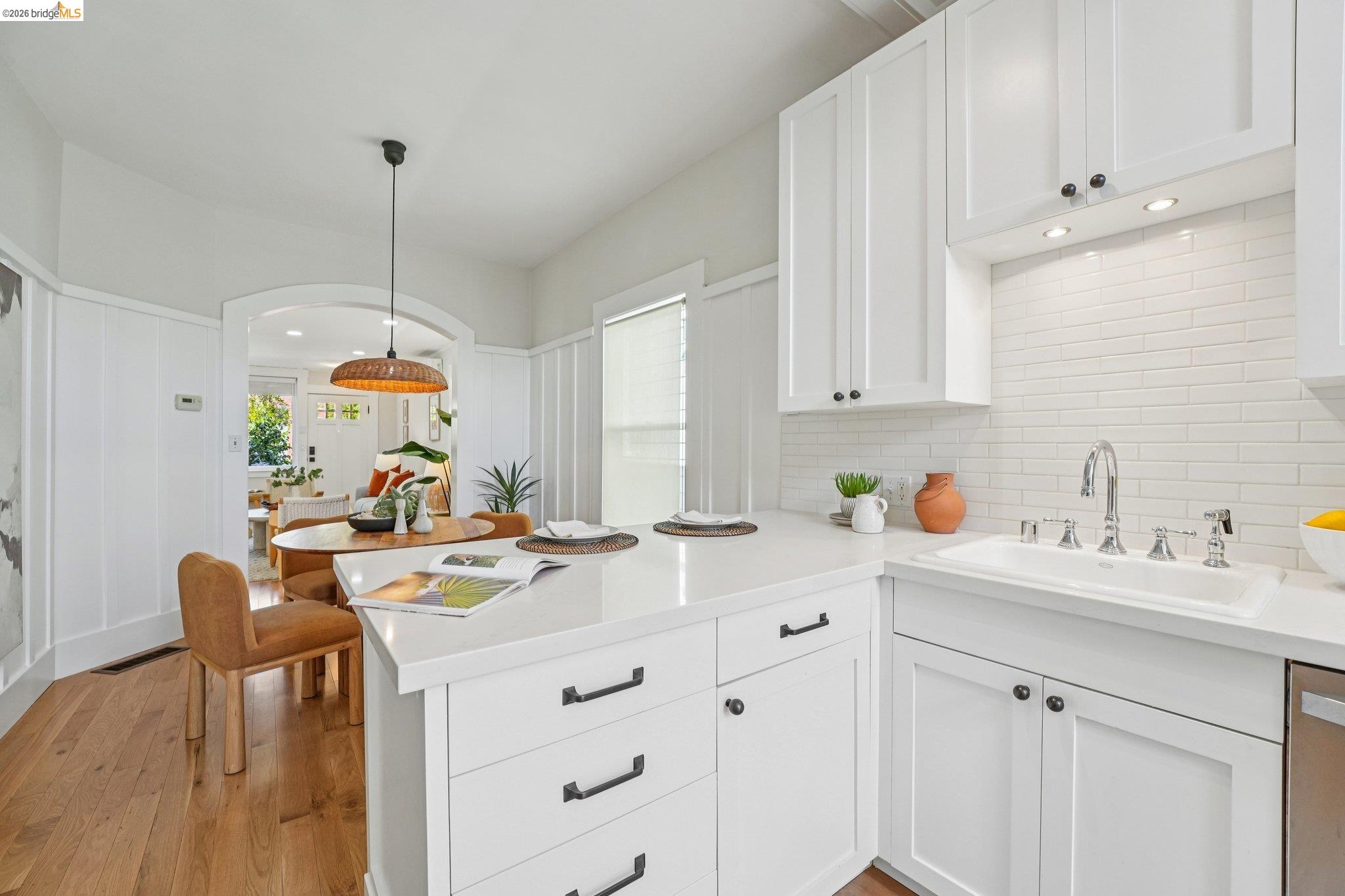 Detail Gallery Image 8 of 30 For 491 Mcauley St, Oakland,  CA 94609 - 3 Beds | 2 Baths