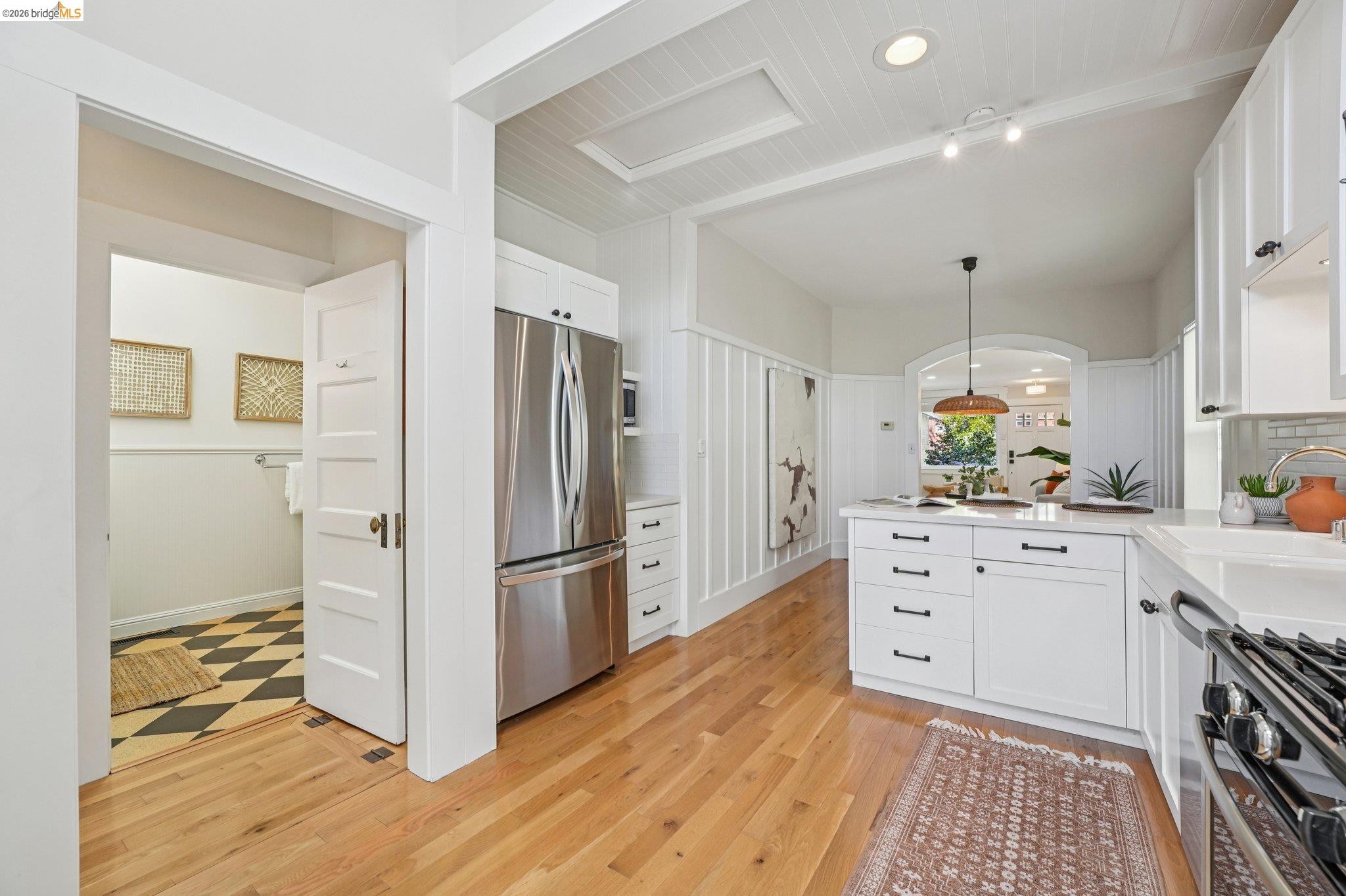 Detail Gallery Image 9 of 30 For 491 Mcauley St, Oakland,  CA 94609 - 3 Beds | 2 Baths