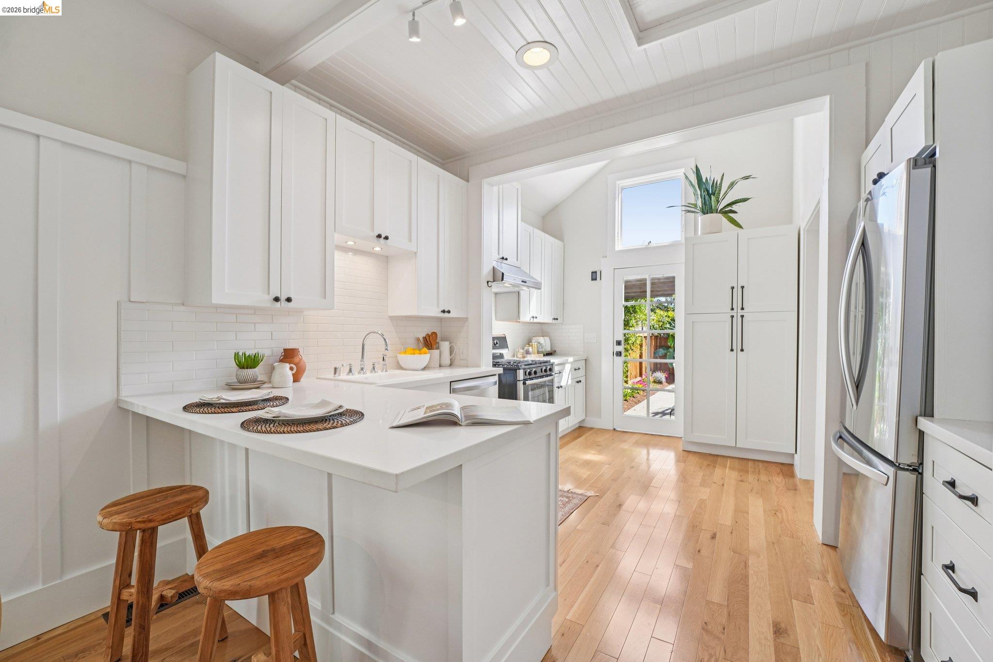 Detail Gallery Image 10 of 30 For 491 Mcauley St, Oakland,  CA 94609 - 3 Beds | 2 Baths