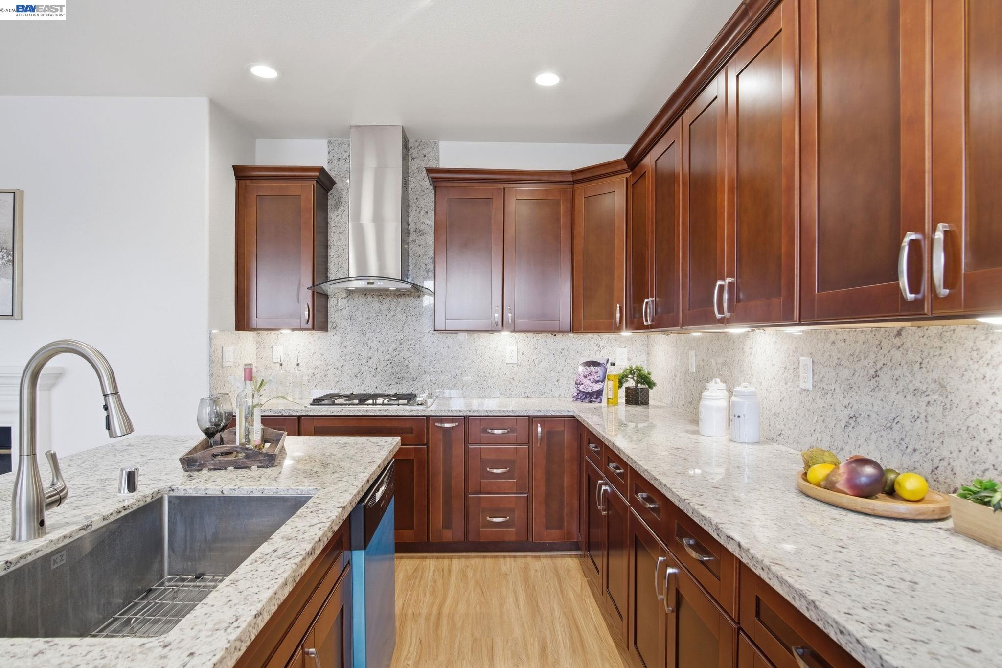 Detail Gallery Image 14 of 32 For 116 Mahogany Ln, Union City,  CA 94587 - 4 Beds | 3 Baths