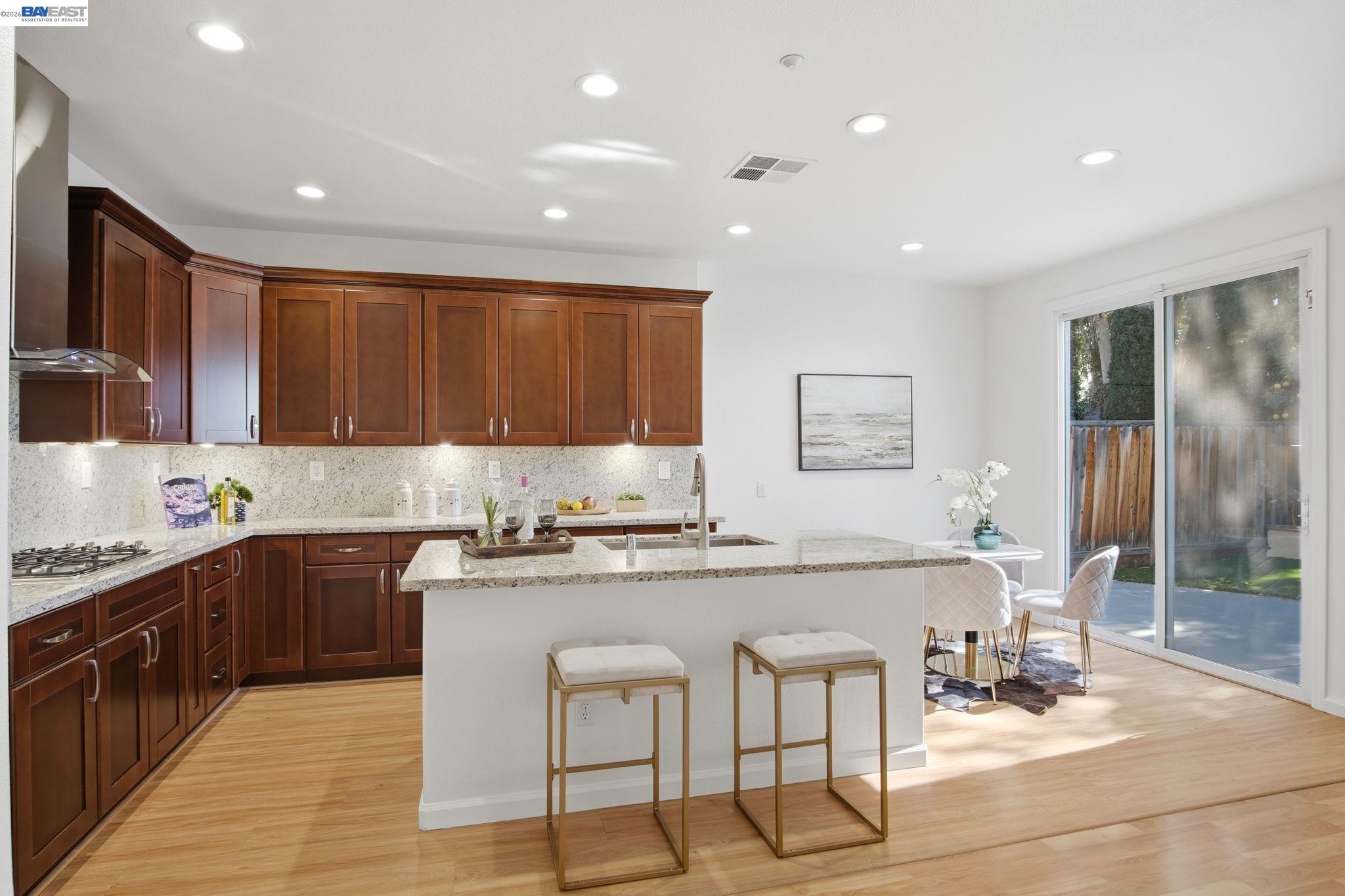 Detail Gallery Image 10 of 32 For 116 Mahogany Ln, Union City,  CA 94587 - 4 Beds | 3 Baths