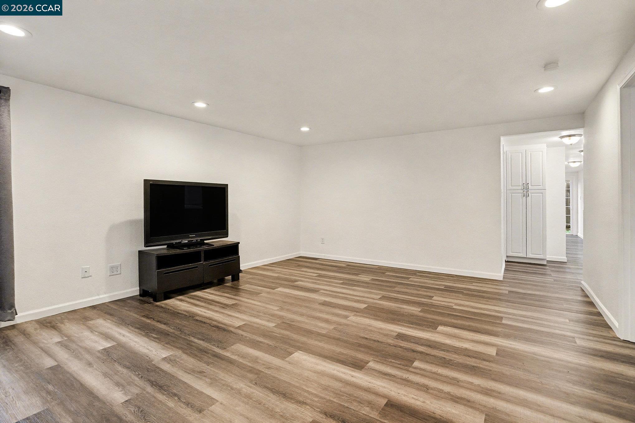 Detail Gallery Image 4 of 20 For 4041-4047 Ellis Rd, Martinez,  CA 94553 - – Beds | – Baths