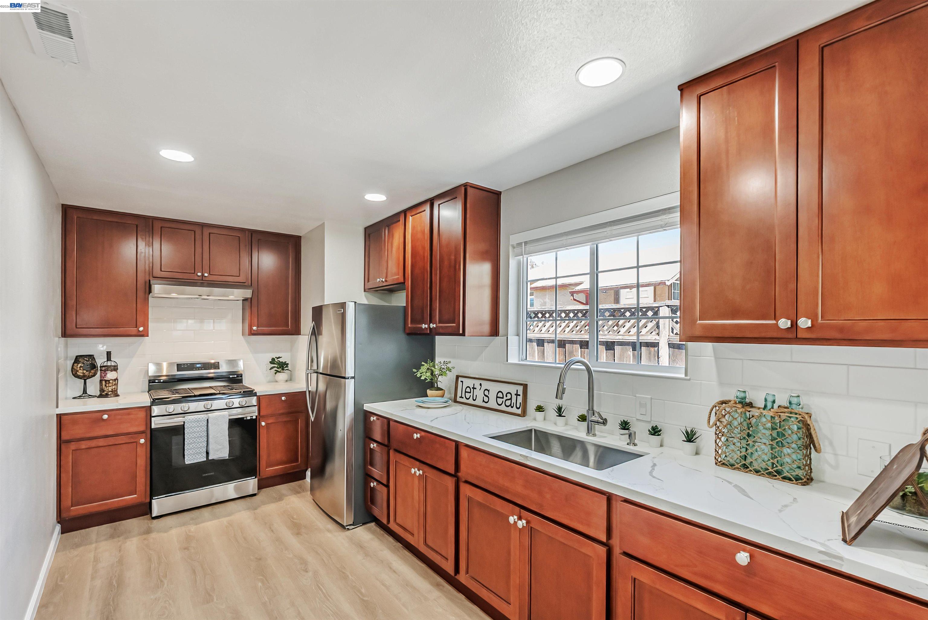 Detail Gallery Image 11 of 23 For 1111 Stonington Ave, San Pablo,  CA 94806 - 3 Beds | 2 Baths