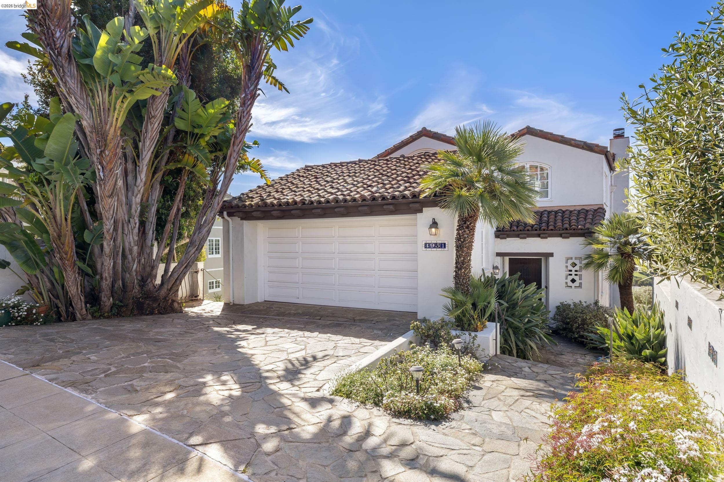 Detail Gallery Image 2 of 60 For 4951 Proctor Ave, Oakland,  CA 94618 - 3 Beds | 2/1 Baths