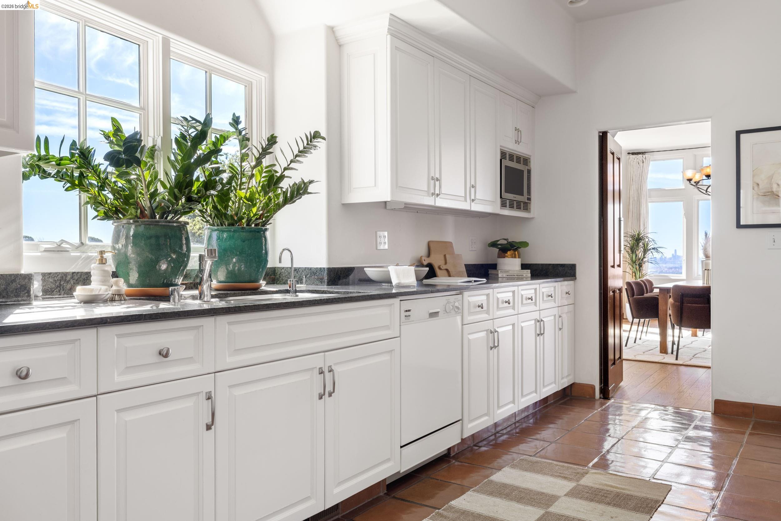 Detail Gallery Image 20 of 60 For 4951 Proctor Ave, Oakland,  CA 94618 - 3 Beds | 2/1 Baths