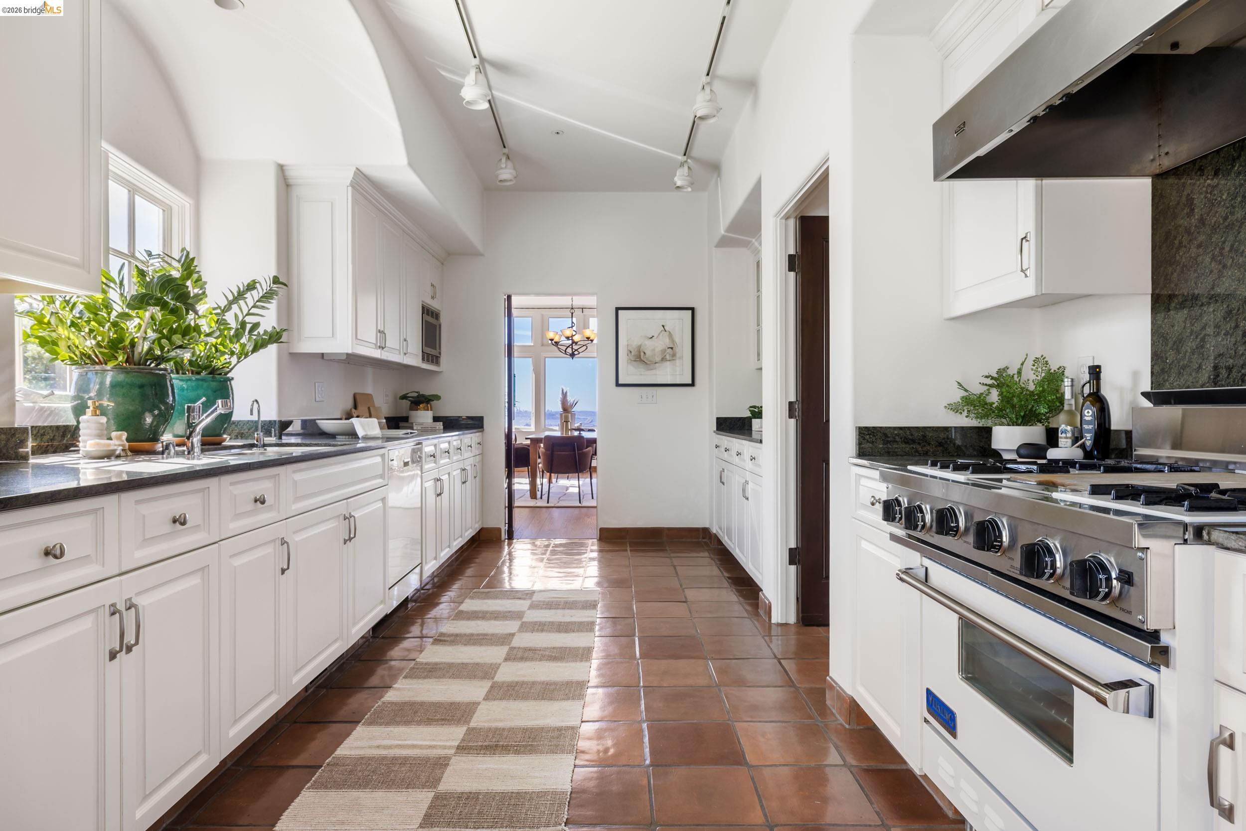 Detail Gallery Image 21 of 60 For 4951 Proctor Ave, Oakland,  CA 94618 - 3 Beds | 2/1 Baths