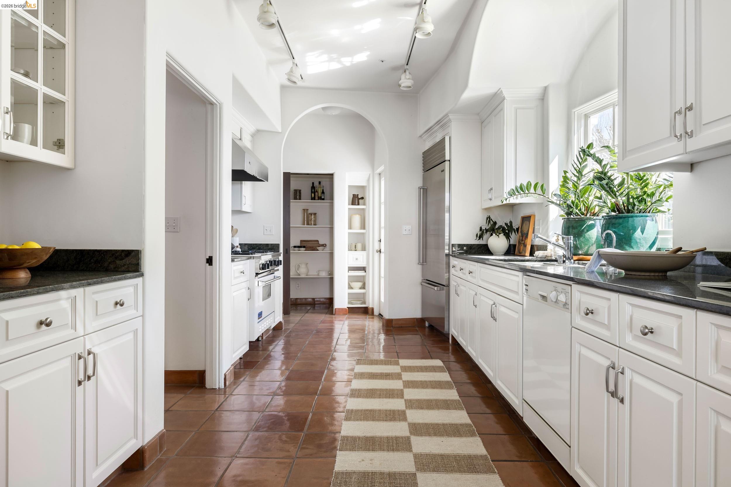 Detail Gallery Image 23 of 60 For 4951 Proctor Ave, Oakland,  CA 94618 - 3 Beds | 2/1 Baths