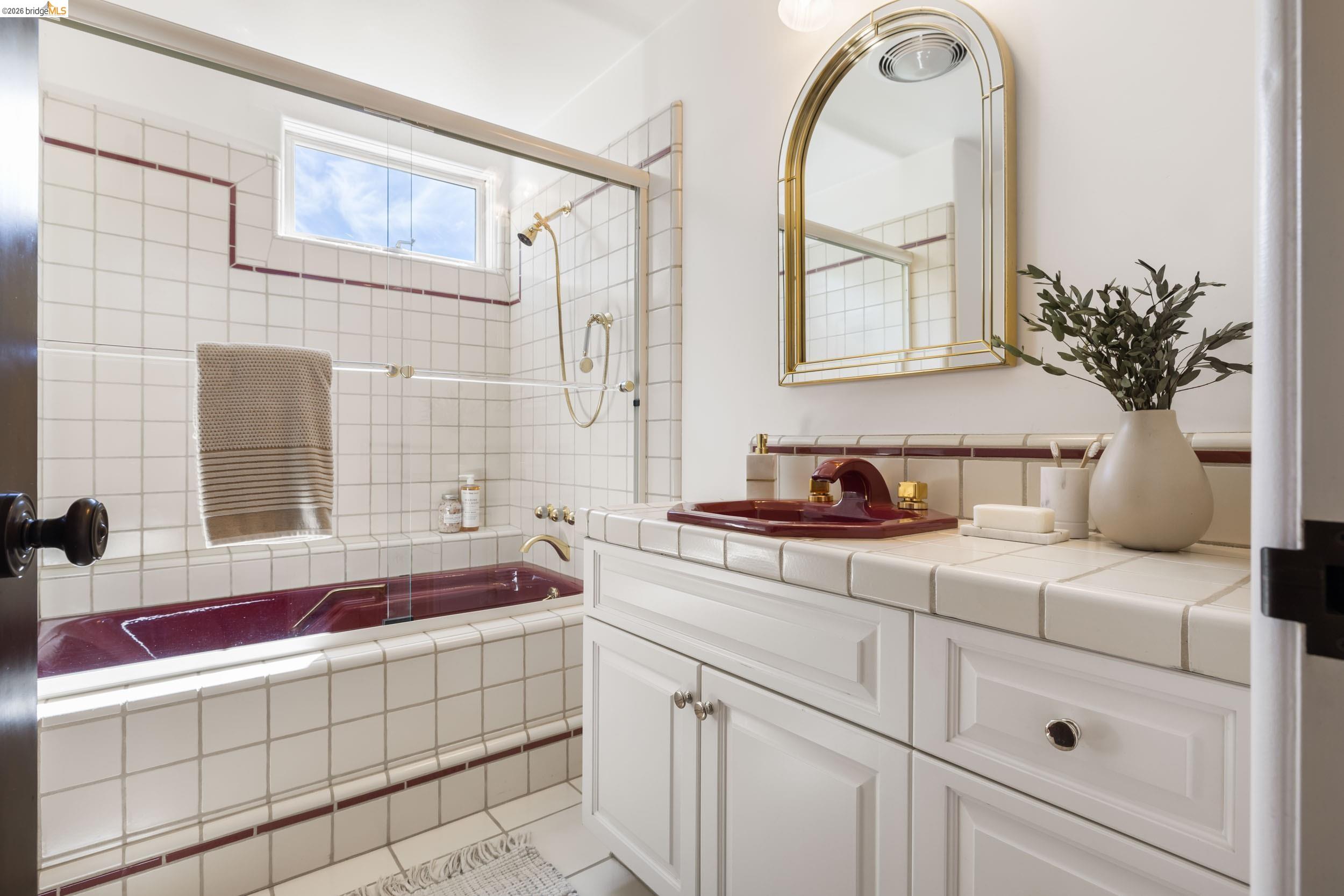 Detail Gallery Image 36 of 60 For 4951 Proctor Ave, Oakland,  CA 94618 - 3 Beds | 2/1 Baths