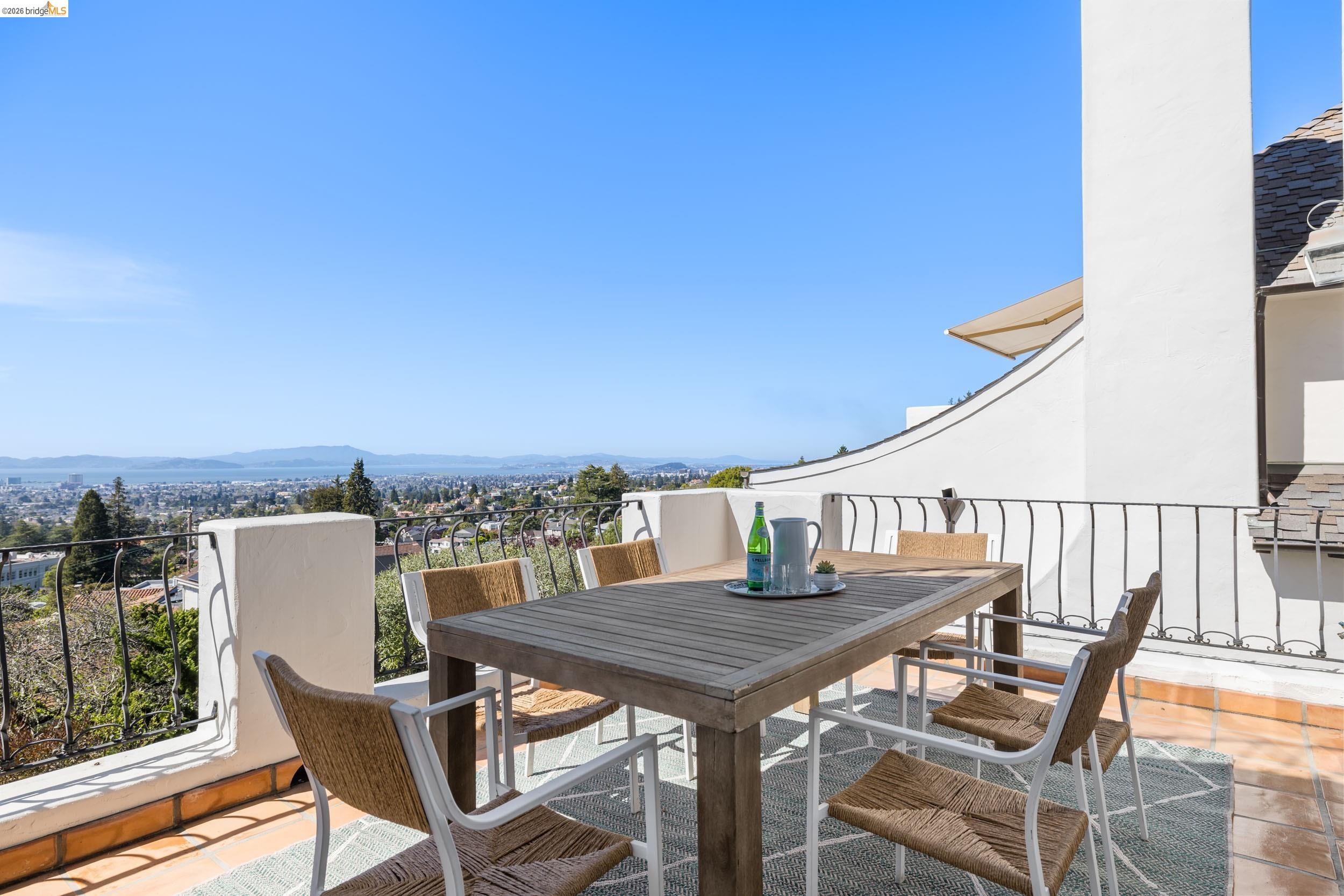 Detail Gallery Image 5 of 60 For 4951 Proctor Ave, Oakland,  CA 94618 - 3 Beds | 2/1 Baths