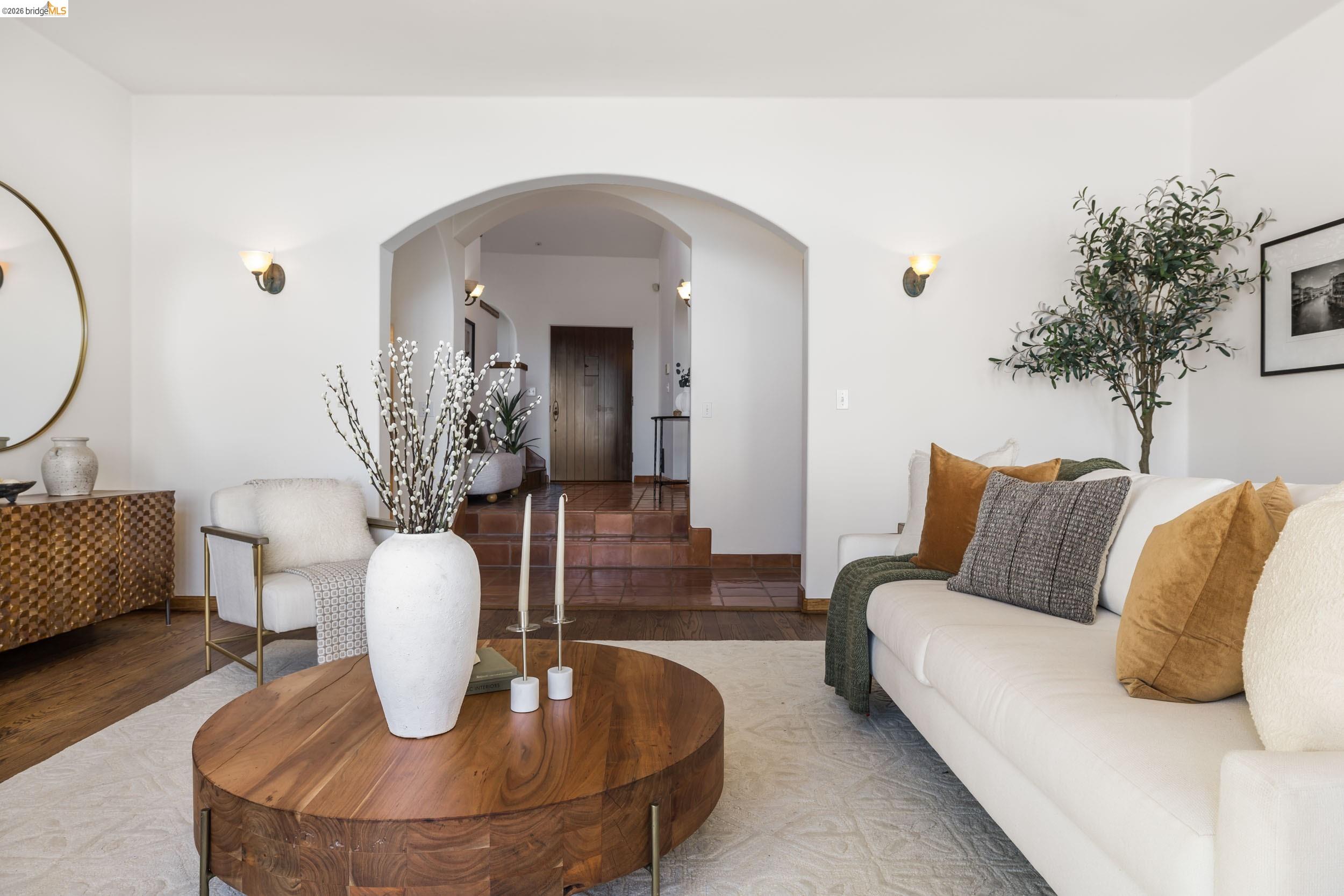 Detail Gallery Image 6 of 60 For 4951 Proctor Ave, Oakland,  CA 94618 - 3 Beds | 2/1 Baths