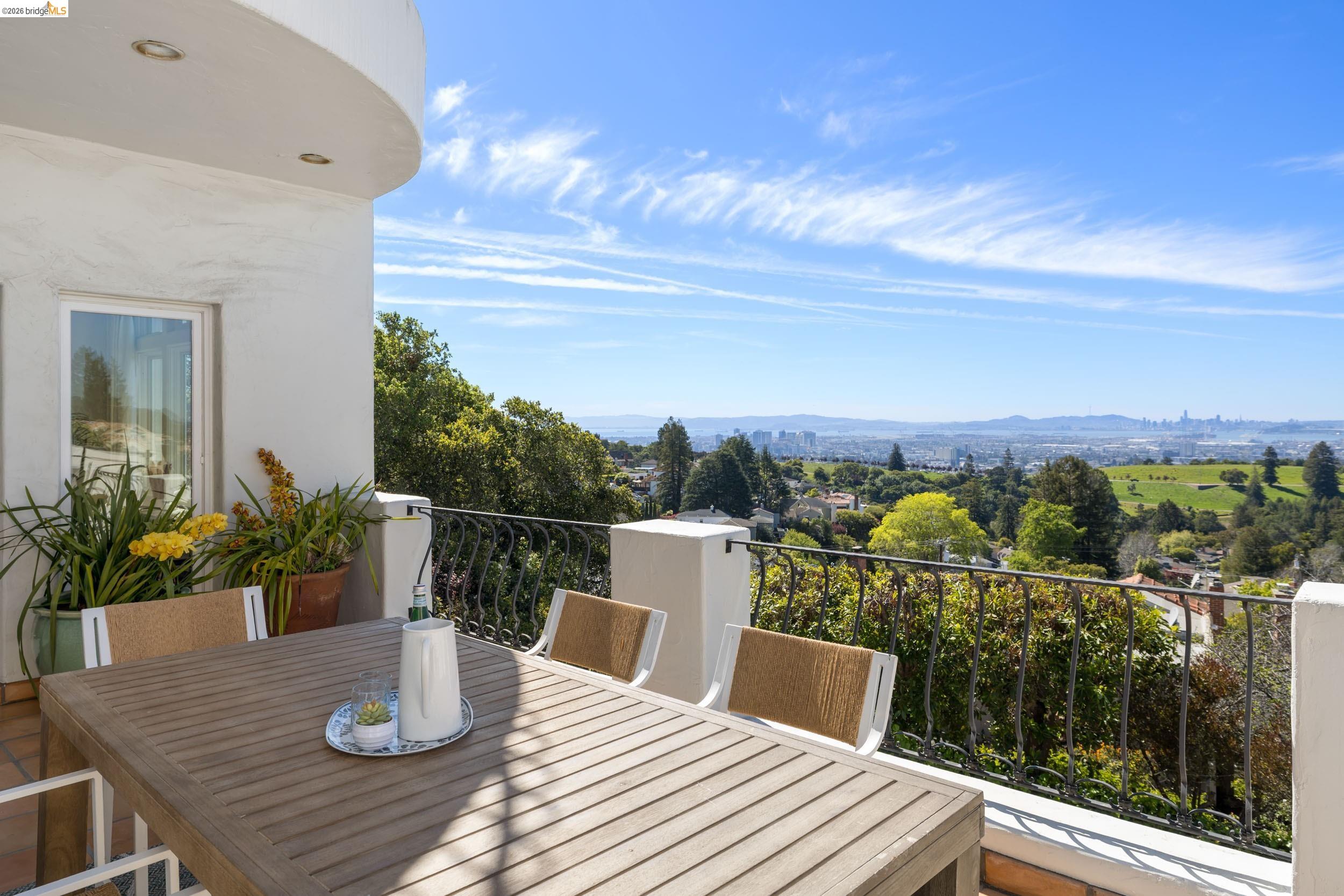 Detail Gallery Image 10 of 60 For 4951 Proctor Ave, Oakland,  CA 94618 - 3 Beds | 2/1 Baths